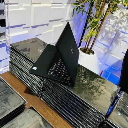 Dell Latitude 7280 - 6th Gen. Intel Core i5 - 256GB SSD - 8GB RAM - Keyboard Light - Touchscreen