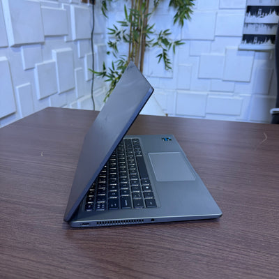 Dell Latitude 7420 | 11th Gen Core i5 | 16GB RAM | 256GB SSD | Full HD | Backlit Keyboard | Minor Scratch