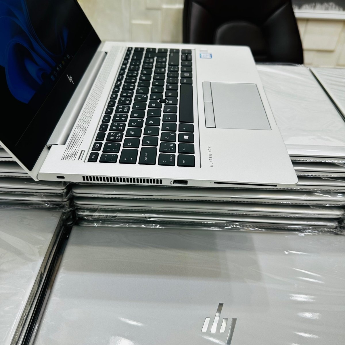HP EliteBook 840 G5 - 7th Gen. Intel Core i5 - 256GB SSD - 8GB RAM - Keypad Light