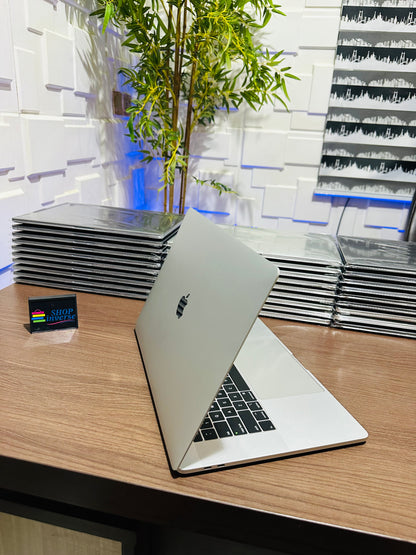 Apple MacBook Pro 2016 - Intel Core i7 - 500GB SSD - 16GB RAM - 2GB Dedicated Graphics - Touch ID - Touch Bar - Keyboard Light