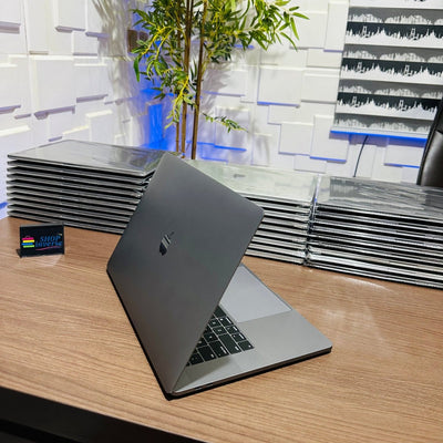 16 - inch Apple MacBook Pro 2019 - Intel Core i9 - 512GB SSD - 32GB RAM - 4GB Dedicated Graphics - Touch ID - Touch Bar - Keyboard Light