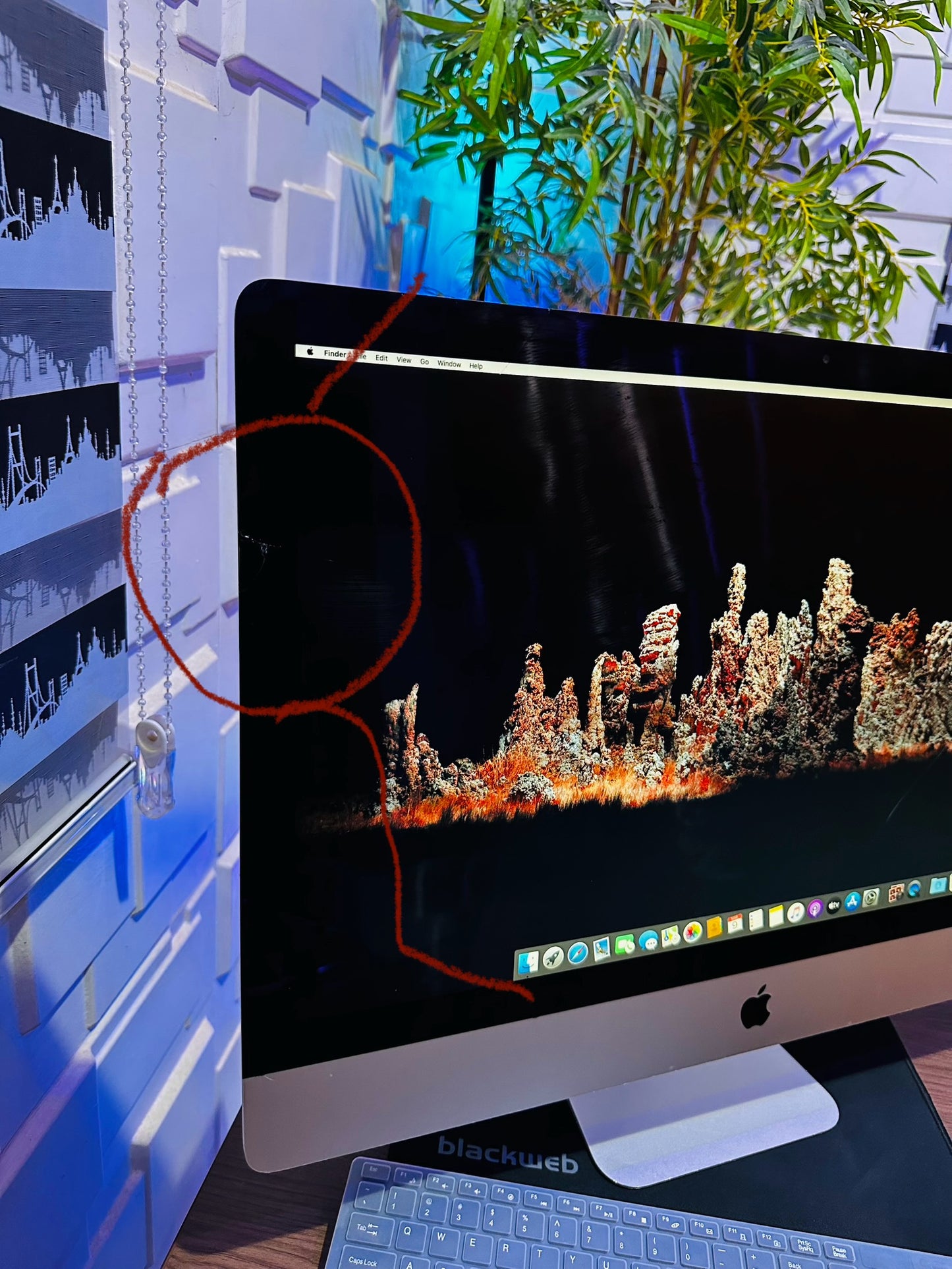 27-inch Apple iMac Pro 2013 - Intel Core i5 - 1TB HDD - 8GB RAM - 2GB Nvidia GeForce GTX Graphics - (Cracked Glass)