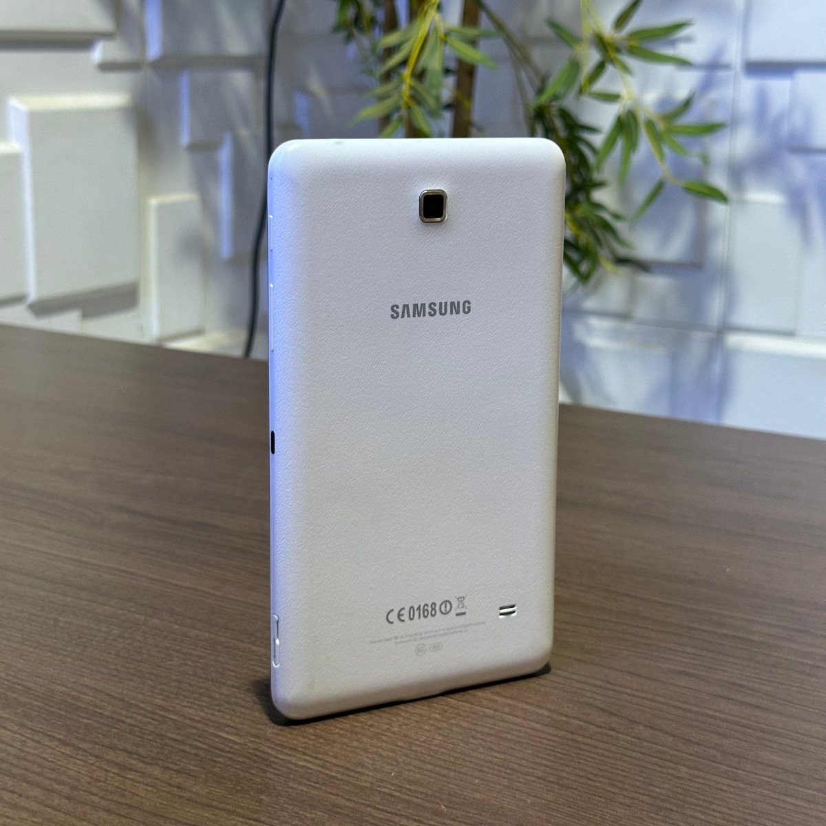 8GB Samsung Galaxy Tab 4 - White