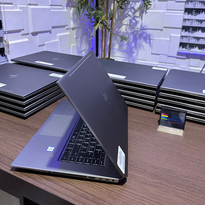 HP zBook Studio G5 - 8th Intel Core i7 - 512GB SSD - 16GB RAM - 4GB Nvidia Quadro - keyboard Light