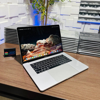 16-inch Apple MacBook Pro 2019 - Intel Core i7 - 500GB SSD - 32GB RAM - 4GB Dedicated Graphics - Touch ID - Touch Bar - Keyboard Light