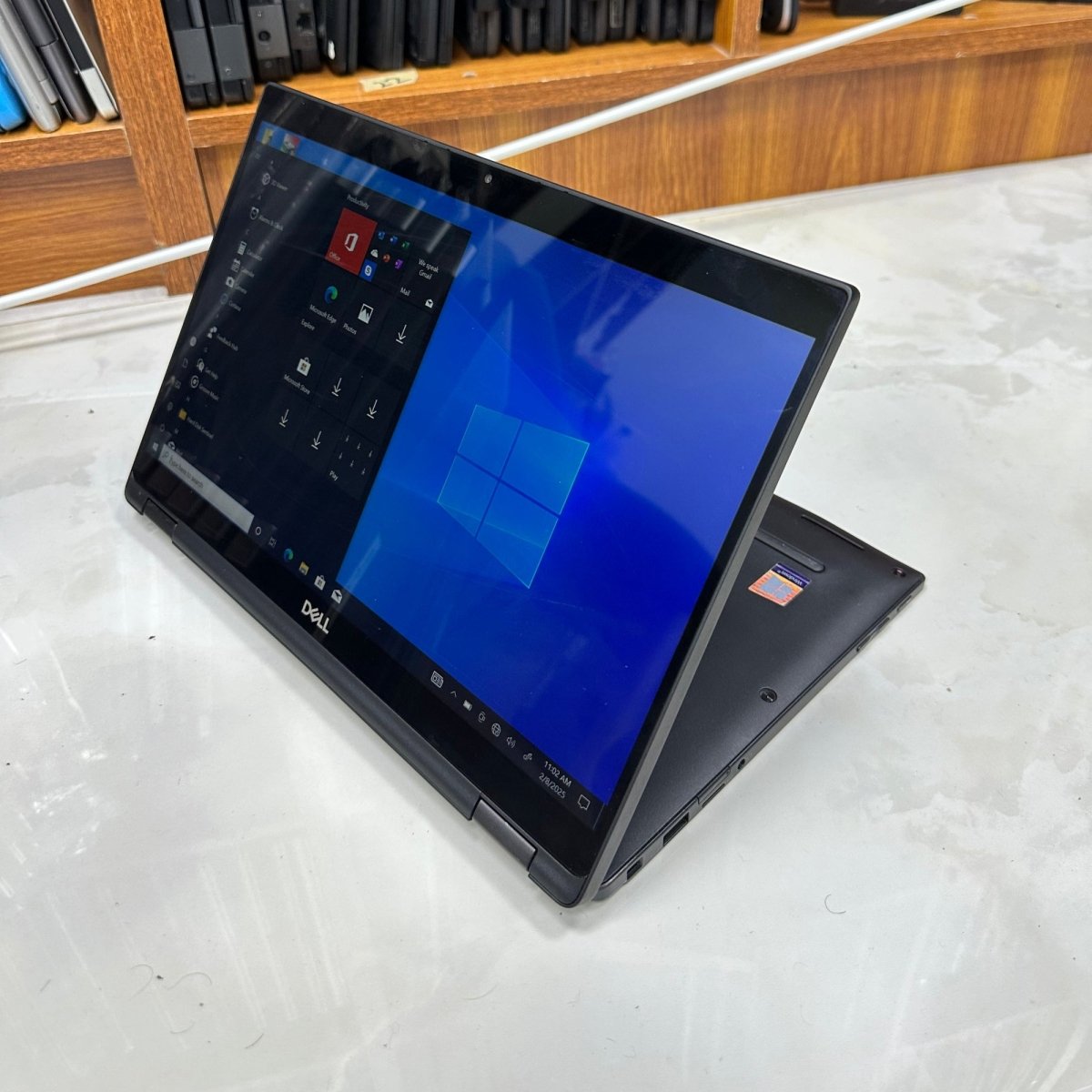 Dell Latitude 7390 2 - in - 1 - 8th Gen. Intel Core i7 - 256GB SSD - 16GB RAM - Keyboard Light - Touchscreen