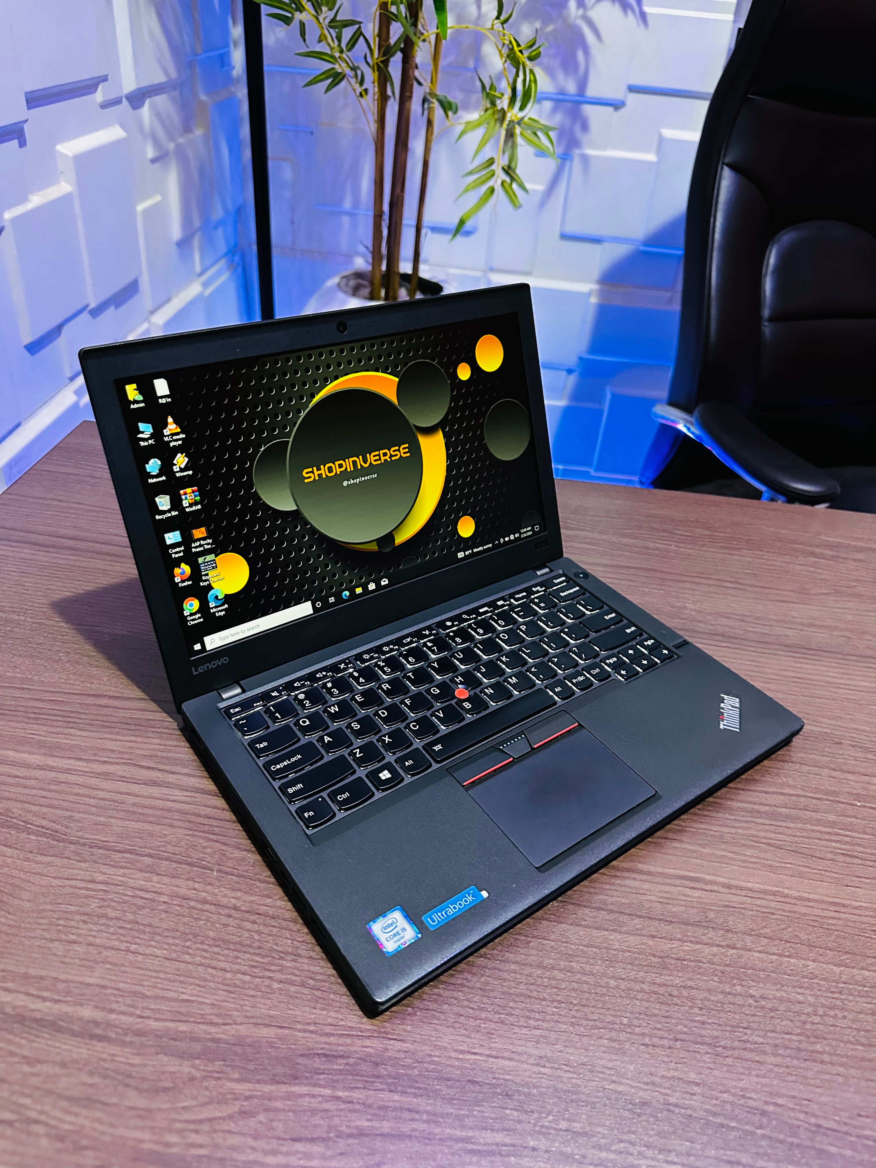 Lenovo ThinkPad X260 - 6th Gen. Intel Core i5 - 256GB SSD - 8GB RAM - Keyboard Light - 2 Batteries
