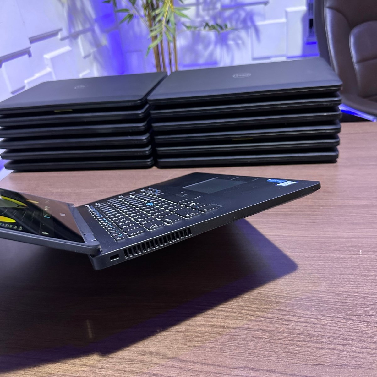 Dell Latitude E7470 - 6th Gen. Intel Core i5 - 256GB SSD - 8GB RAM - HDMI - Touchscreen