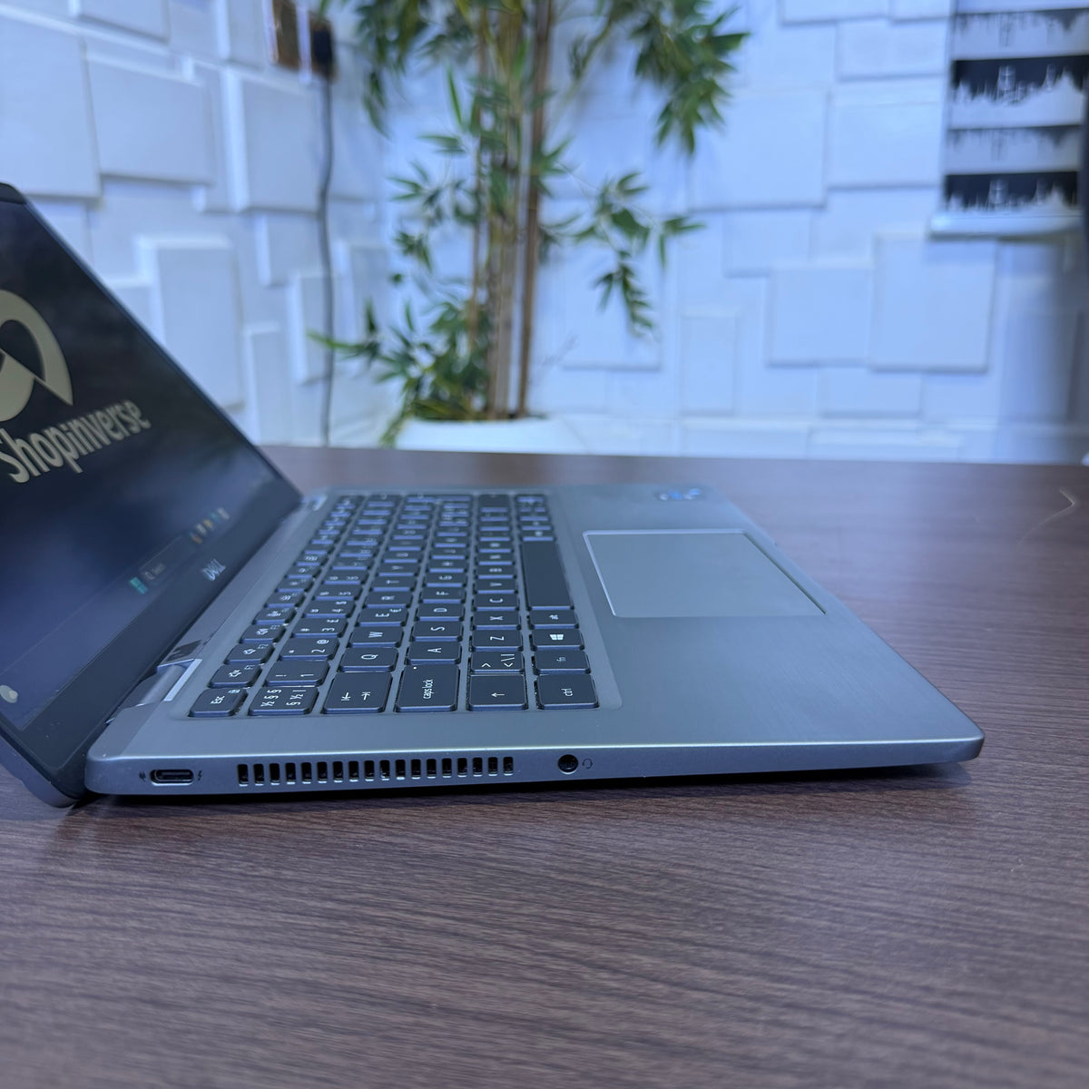 Dell Latitude 7420 | 11th Gen Core i5 | 16GB RAM | 256GB SSD | Full HD | Backlit Keyboard | Minor Scratch