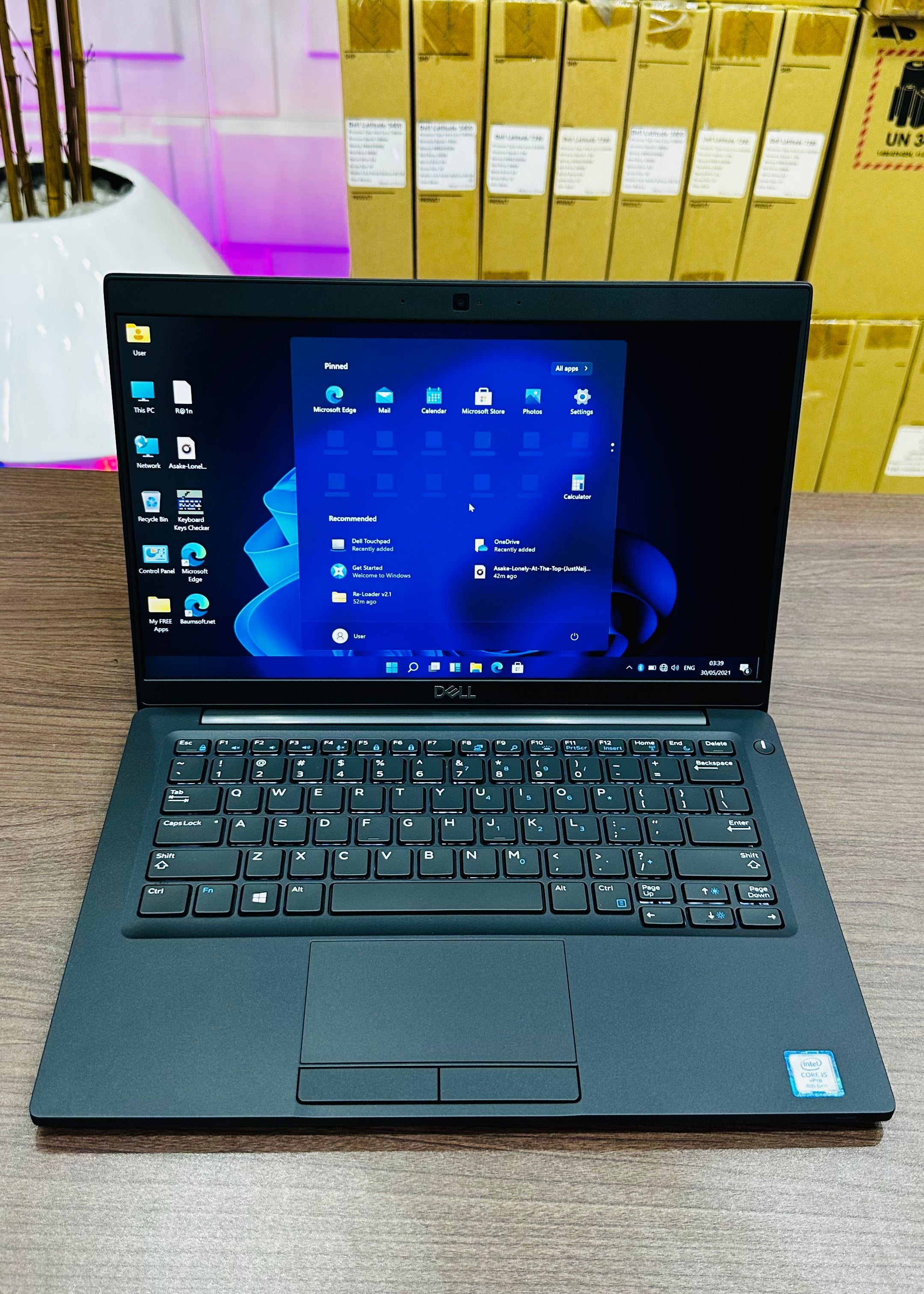 Dell Latitude 7380 - 7th Gen. Intel Core i5 - 256GB SSD - 8GB RAM - Keyboard Light