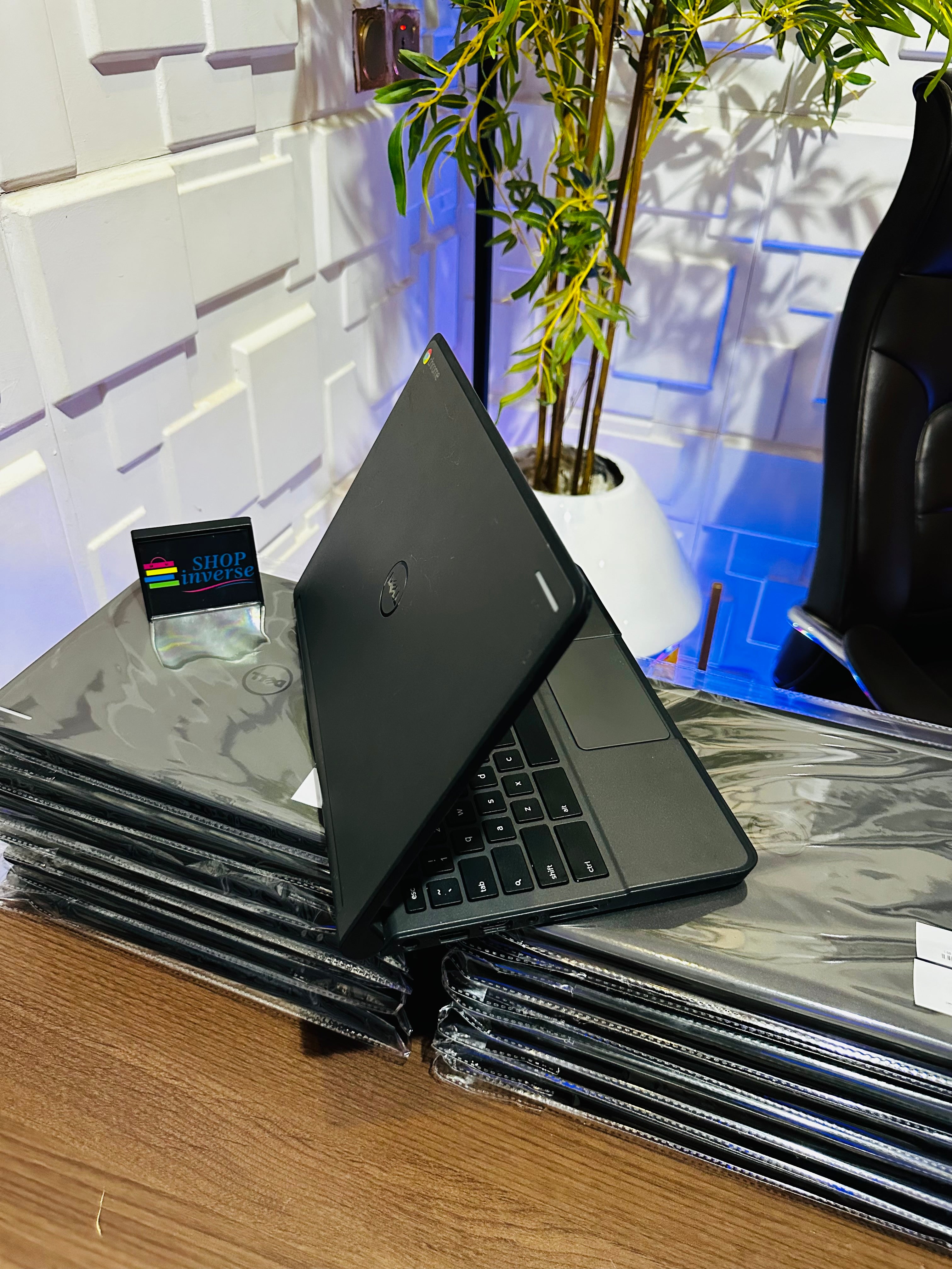 Dell Chromebook 11 - Intel Celeron N2840 - 16GB eMMC - 4GB RAM - Touchscreen - (Minor body dent)