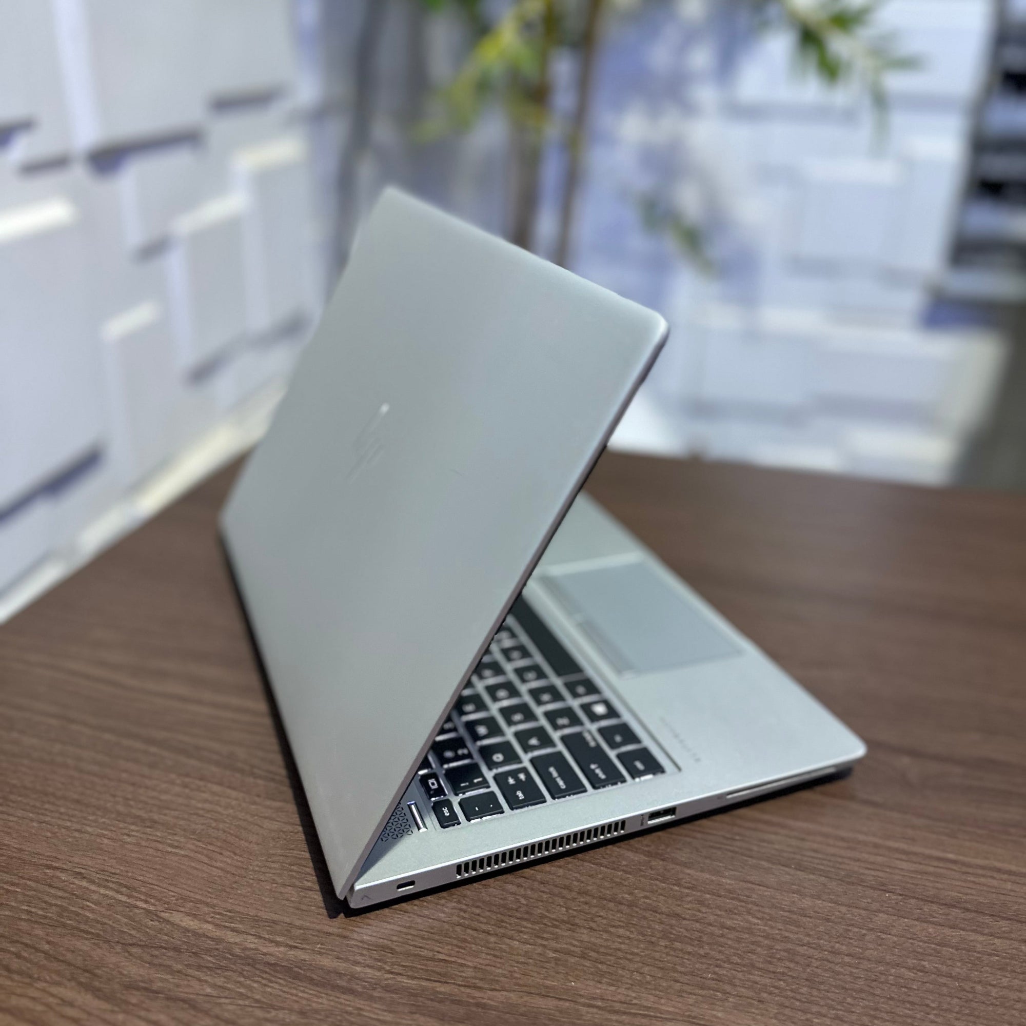HP EliteBook 840 G6 - 8th Gen. Intel Core i5 - 256GB SSD