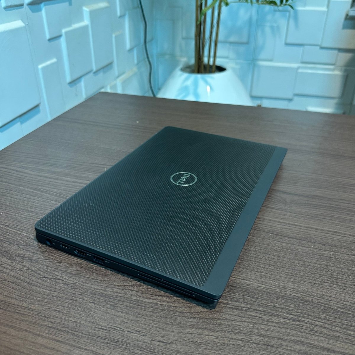 Dell Latitude 7400 - 8th Gen. Intel Core i5 - 256GB SSD - 16GB RAM - keyboard Light - Touchscreen