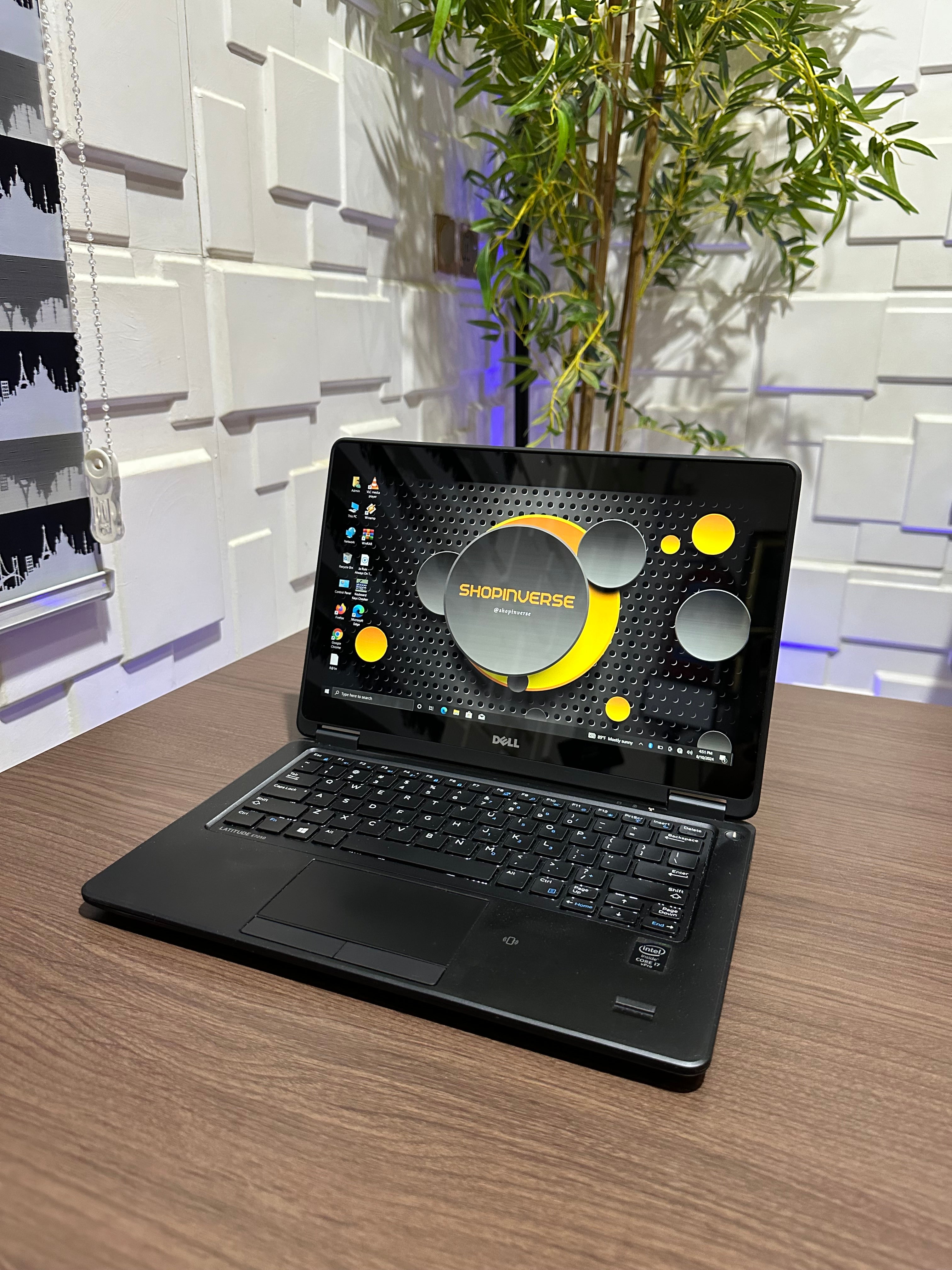 Dell Latitude E7250 - Intel Core i5 - 256GB SSD - 8GB RAM - Touchscreen - (Minor body scratch)