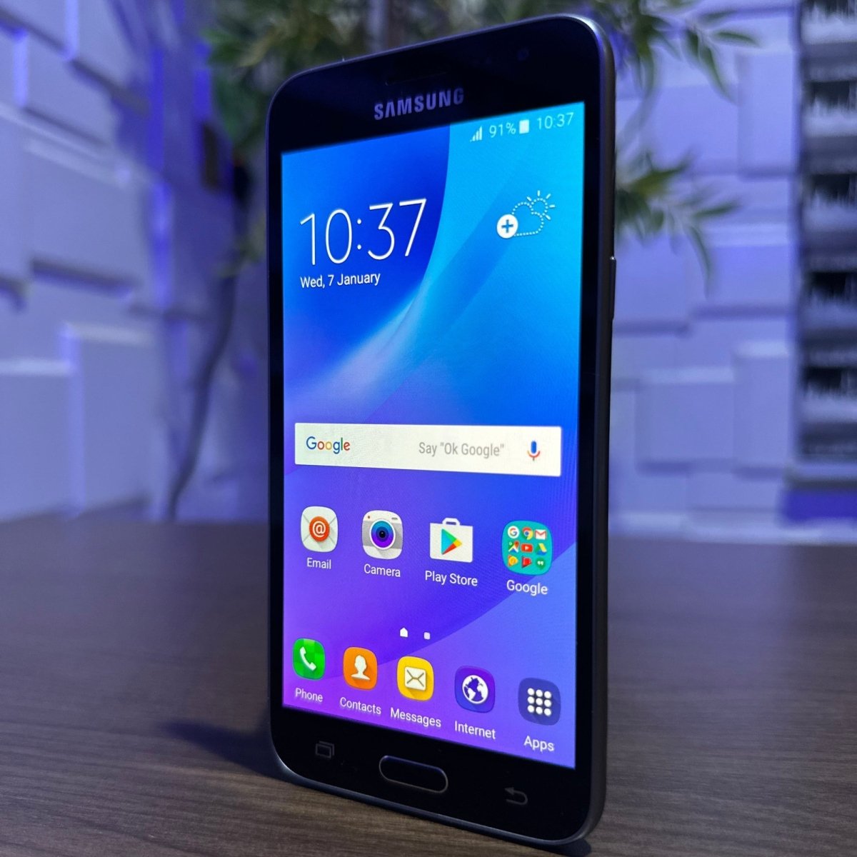 8GB Samsung Galaxy J3 (2016)