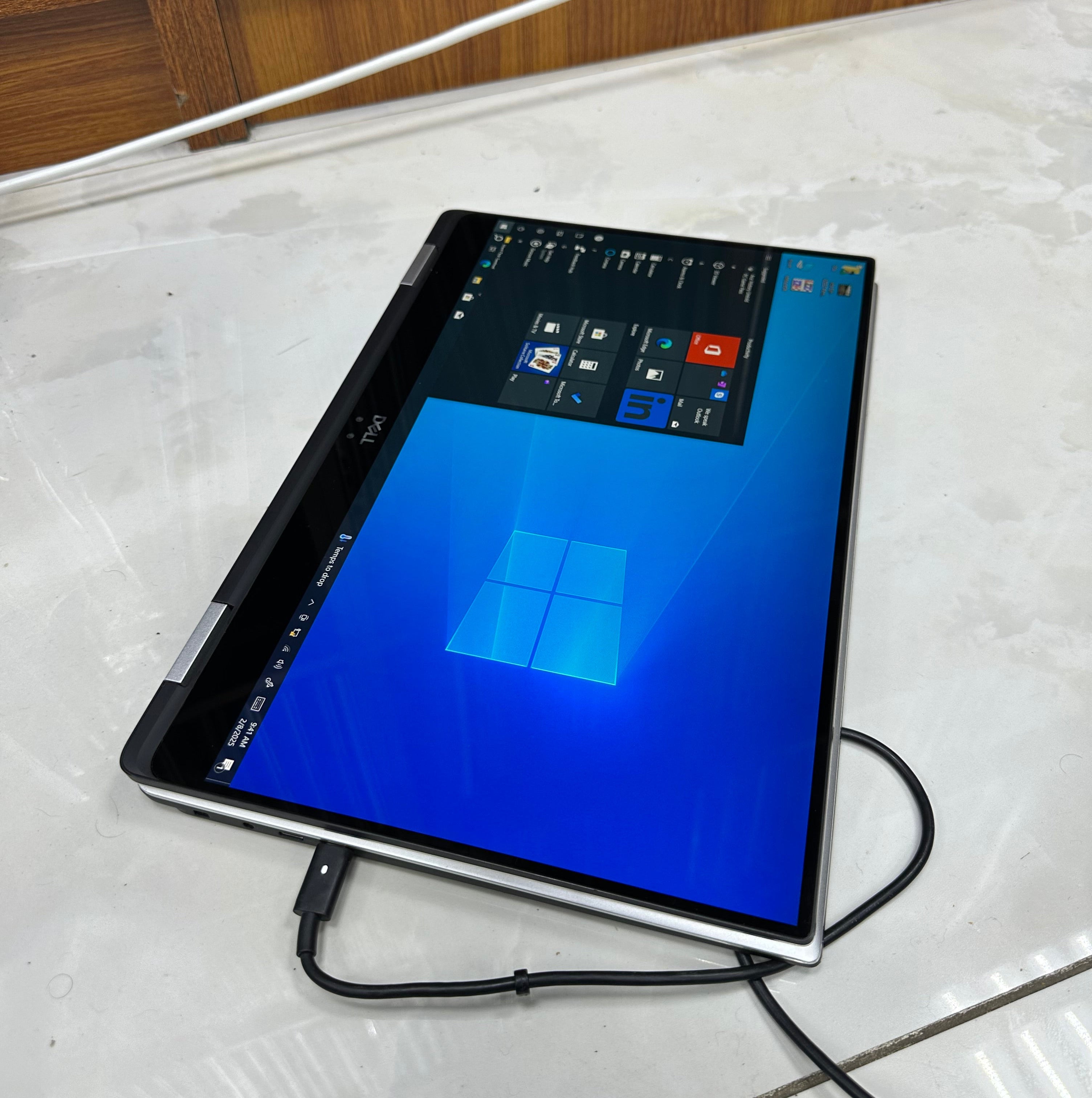Dell XPS 15 9575 2-in-1 | 8th Gen Core i5 | 8GB RAM | 512GB SSD | 4GB Graphics | Touchscreen | Backlit Keyboard