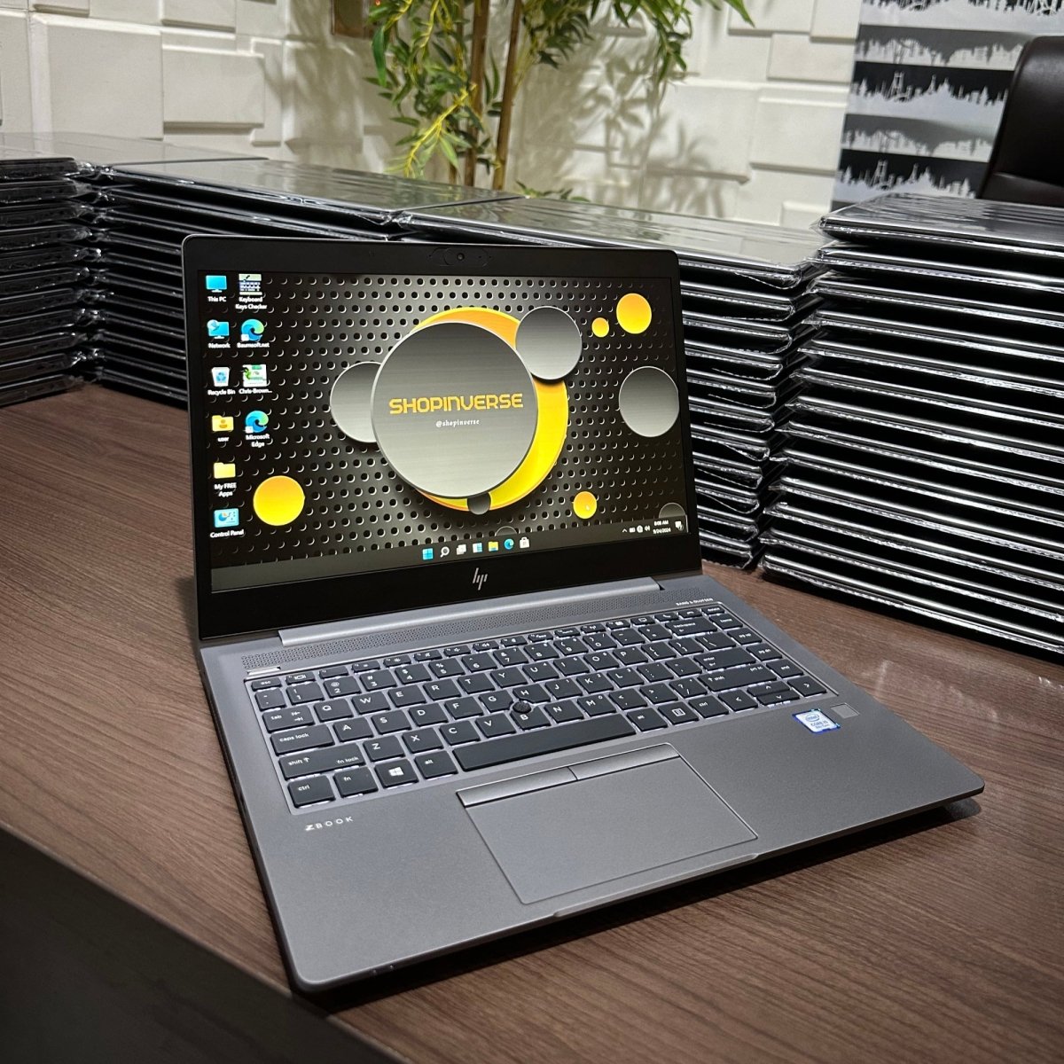 HP zBook 14u G6 - 8th Gen. Intel Core i7 - 256GB SSD - 16GB RAM - 4GB Dedicated Graphics - Keyboard Light