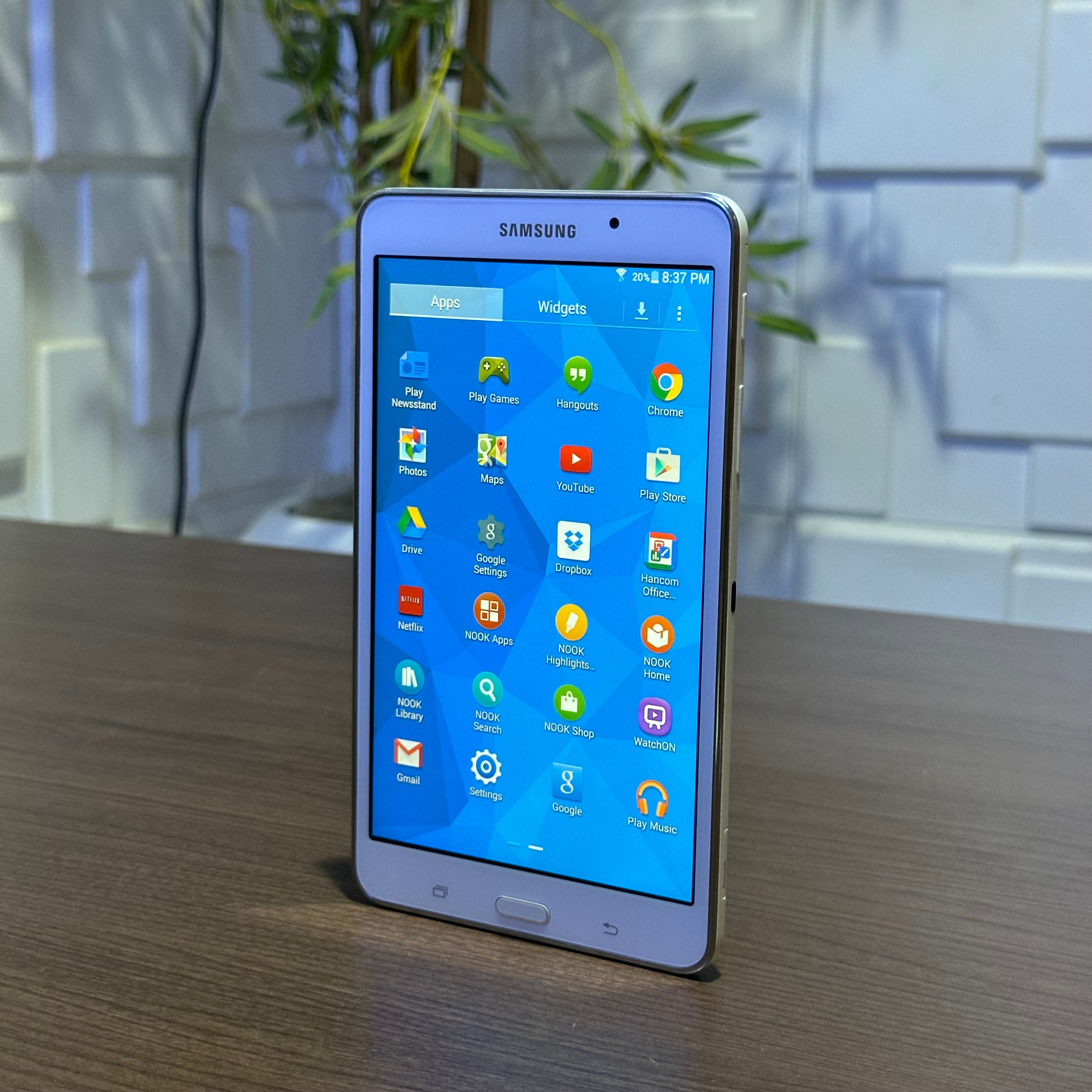 8GB Samsung Galaxy Tab 4 - White