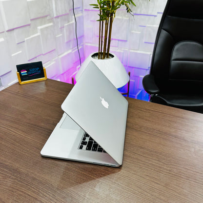 15-inch Apple MacBook Pro Retina 2015 - Intel Core i7 - 256GB SSD - 16GB RAM - 1.5GB Graphics - Keyboard Light