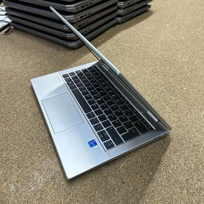 HP EliteBook x360 830 G8 - 11th Gen. Intel Core i5 - 512GB SSD - 16GB RAM - Keyboard Light - Touchscreen