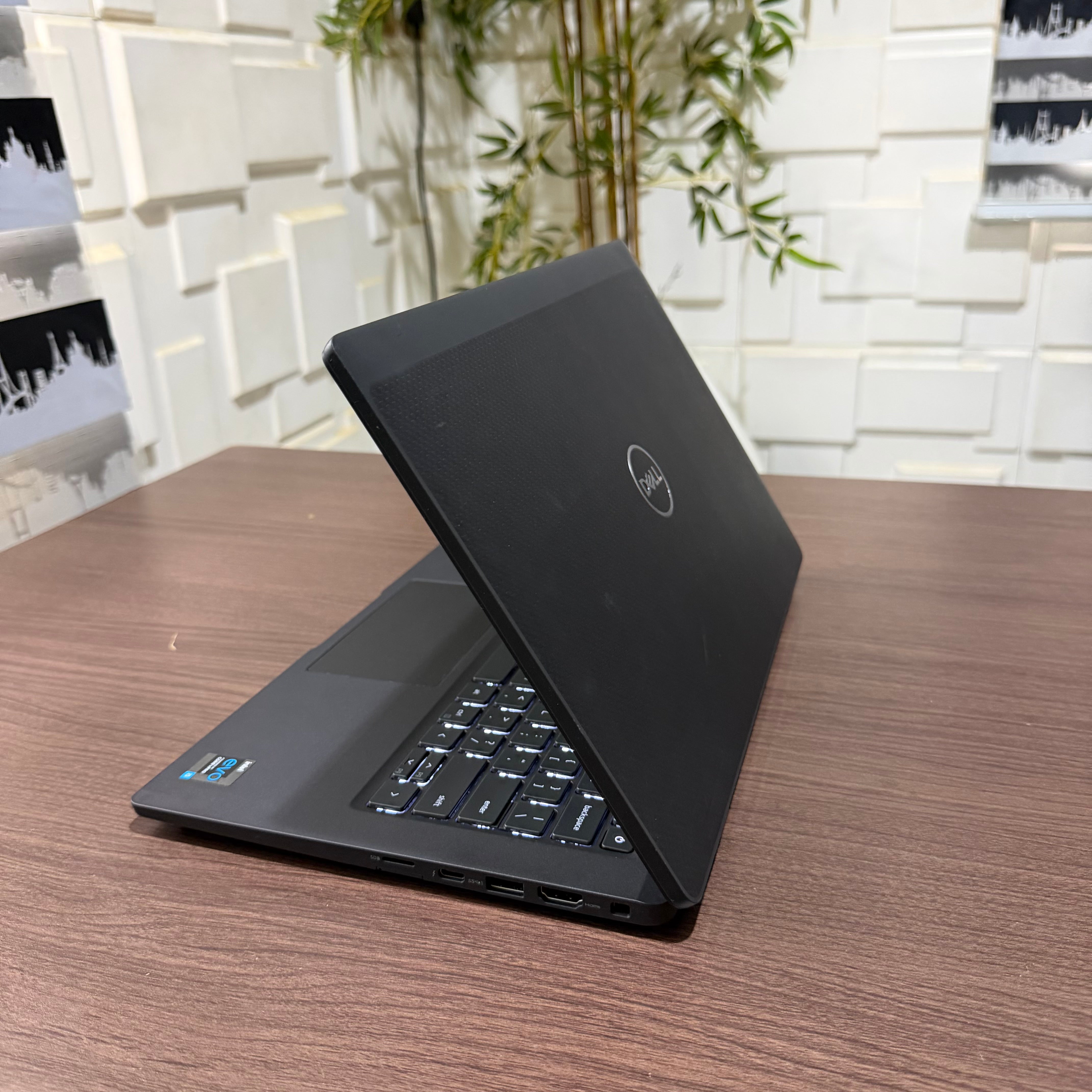Dell Latitude 7420 | 11th Gen Core i5 | 16GB RAM | 256GB SSD | Backlit Keyboard