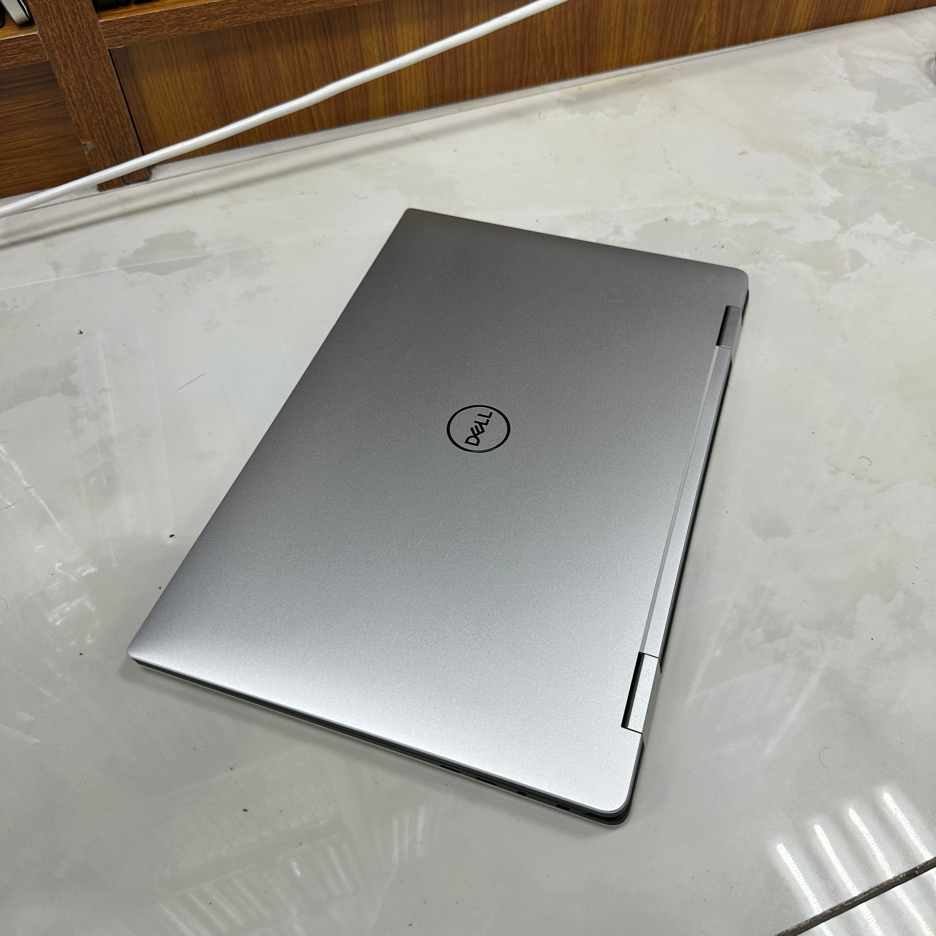 Dell XPS 15 9575 2-in-1 | 8th Gen Core i5 | 8GB RAM | 512GB SSD | 4GB Graphics | Touchscreen | Backlit Keyboard