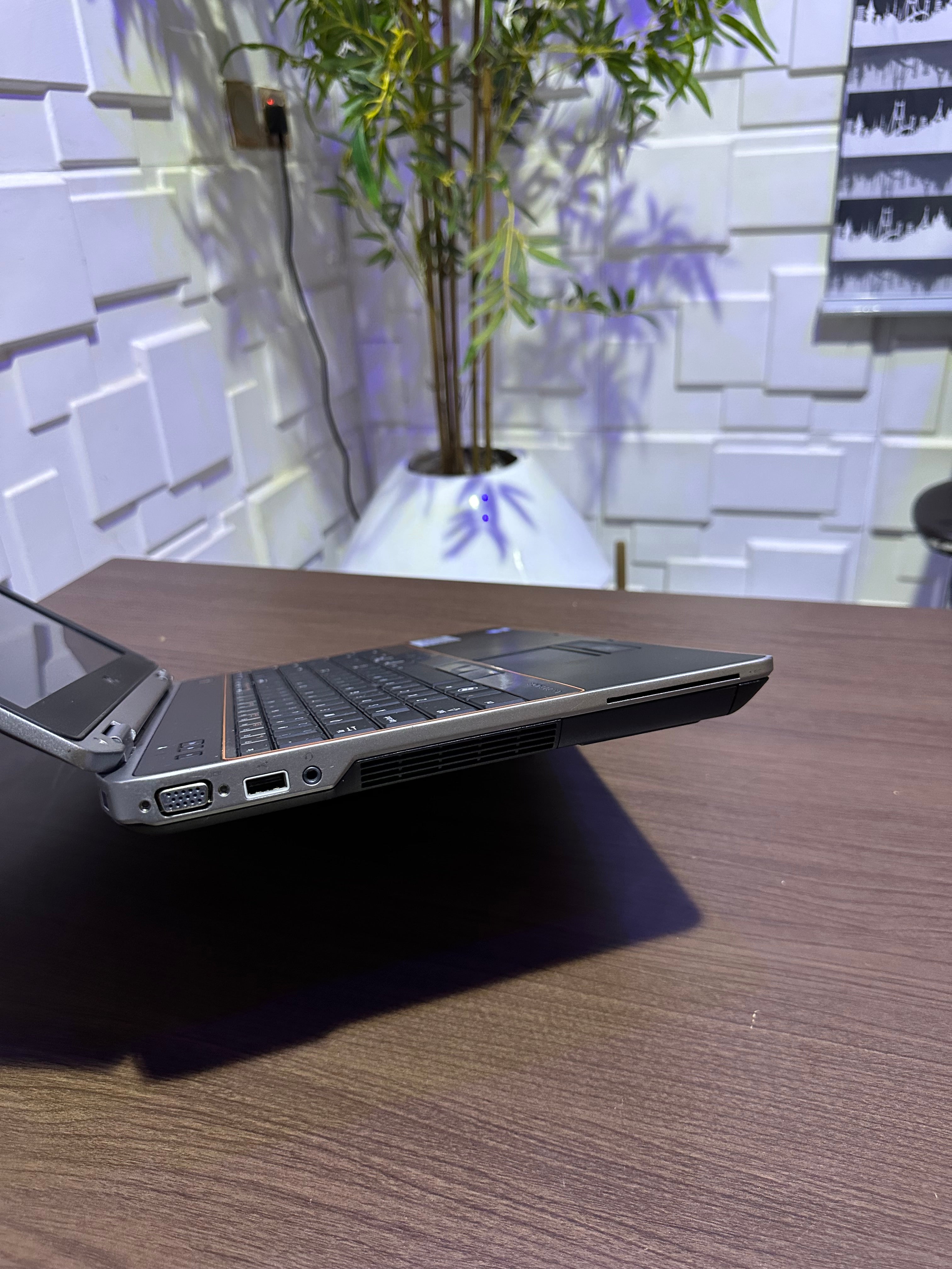 Dell Latitude E6520 - Intel Core i5 - 120GB HDD - 8GB RAM - Keyboard Light
