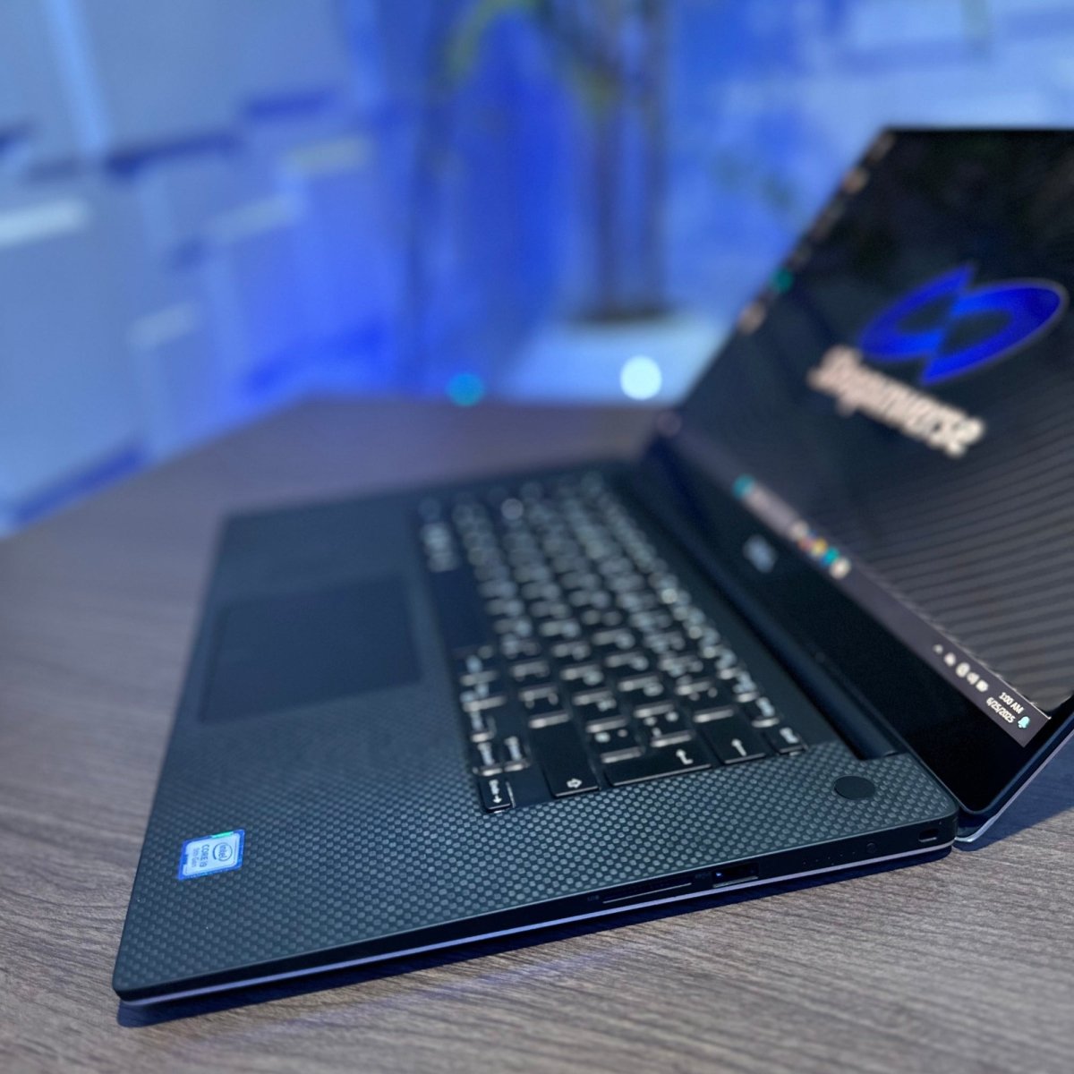 Dell Precision 5540 - 9th Gen. Intel Core i7 - 512GB SSD - 32GB RAM - 4GB Nvidia Quadro - Keyboard Light