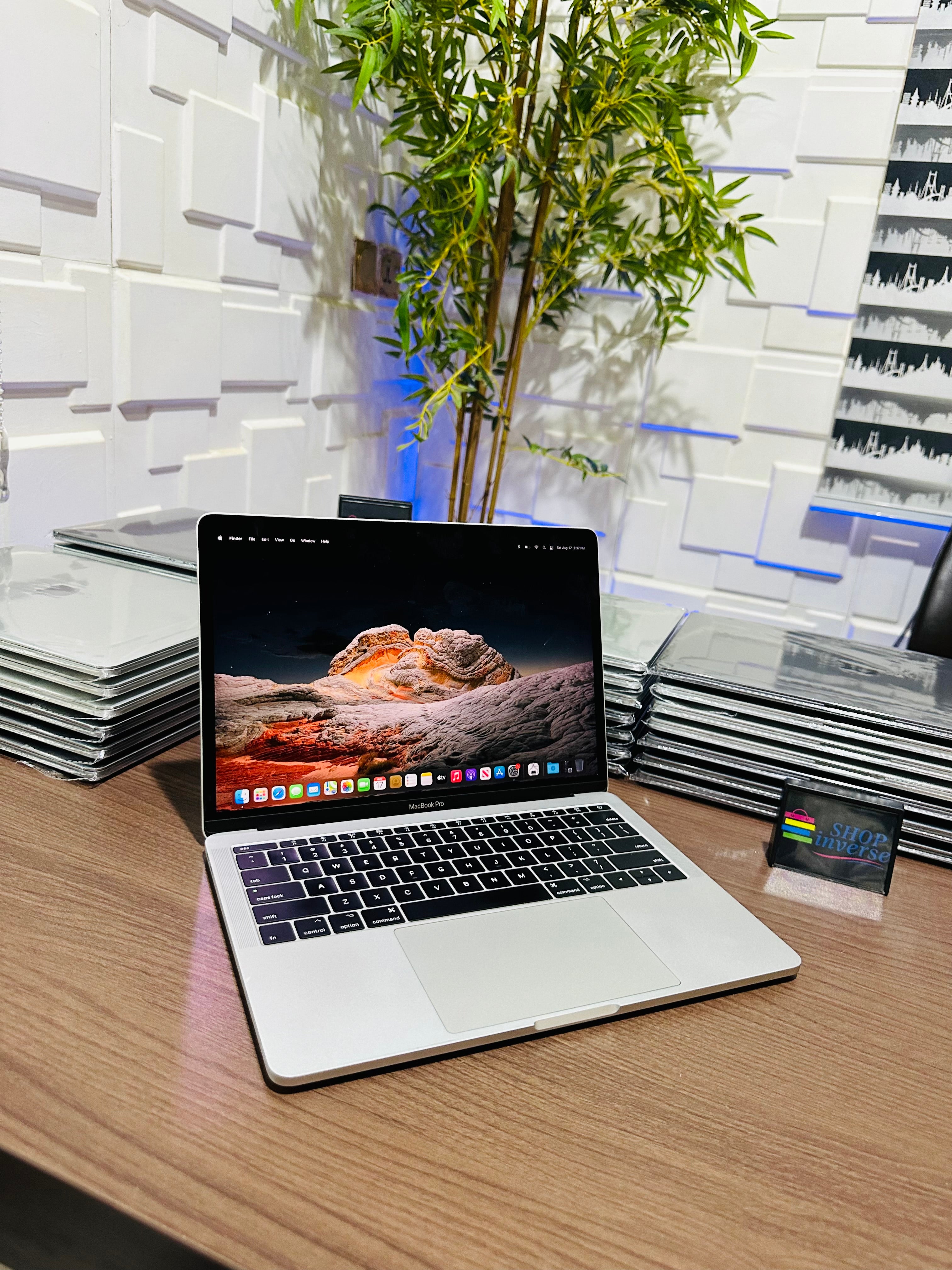 Apple MacBook Pro (13-inch, 2016, 2 TBT3) 16GB 512GB てがる ACアダプタ ワンオーナー 中古