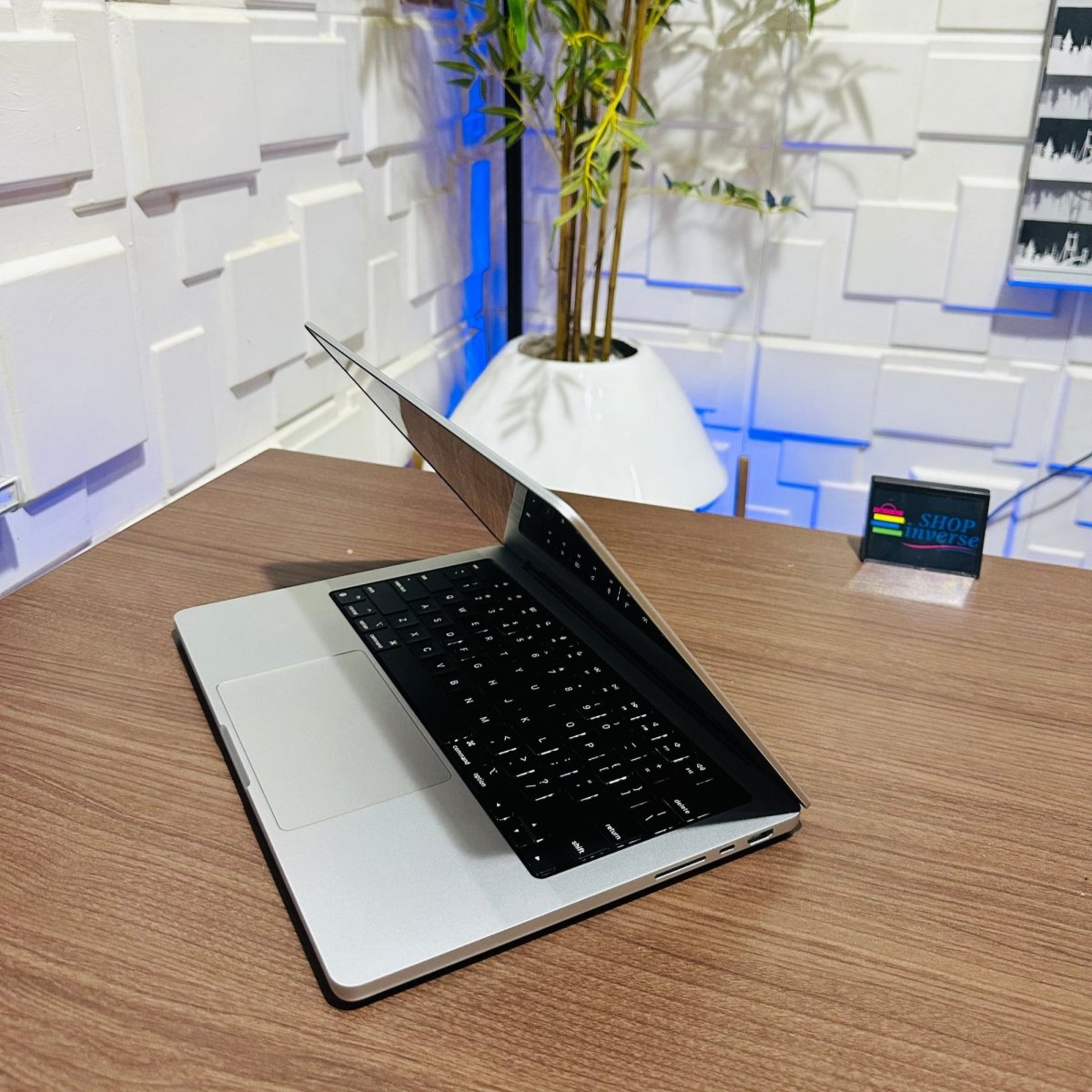 16 - inch Apple MacBook Pro 2021 M1 Pro - 500GB SSD - 16GB RAM - Touch ID - Keyboard Light