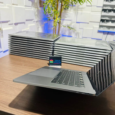 16 - inch Apple MacBook Pro 2019 - Intel Core i9 - 512GB SSD - 32GB RAM - 4GB Dedicated Graphics - Touch ID - Touch Bar - Keyboard Light