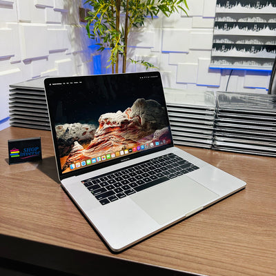 16-inch Apple MacBook Pro 2019 - Intel Core i7 - 500GB SSD - 32GB RAM - 4GB Dedicated Graphics - Touch ID - Touch Bar - Keyboard Light
