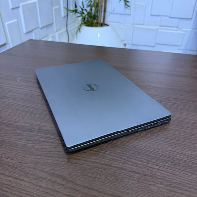 Dell Latitude 7420 | 11th Gen Core i5 | 16GB RAM | 256GB SSD | Full HD | Backlit Keyboard | Minor Scratch