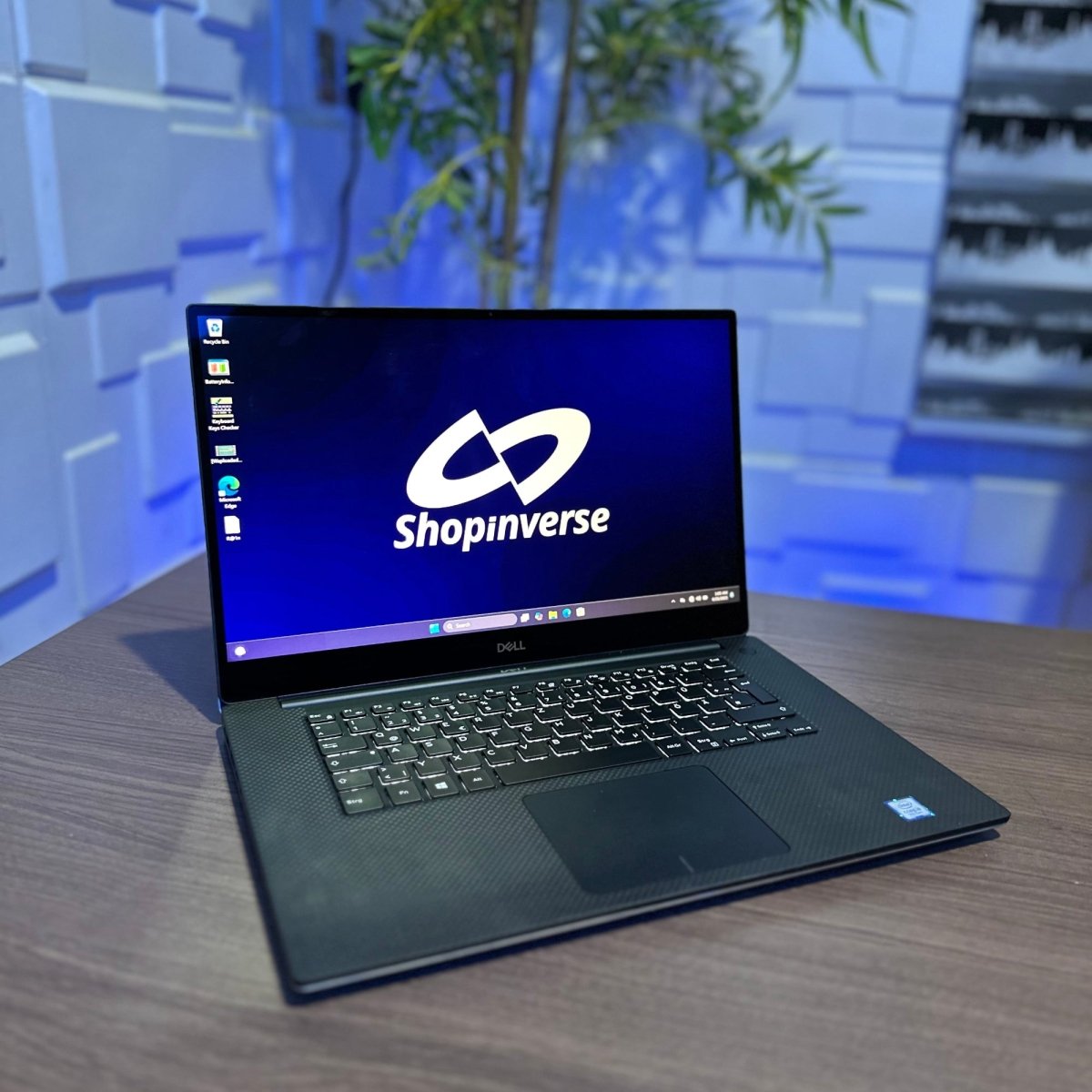 Dell Precision 5540 - 9th Gen. Intel Core i7 - 512GB SSD - 32GB RAM - 4GB Nvidia Quadro - Keyboard Light
