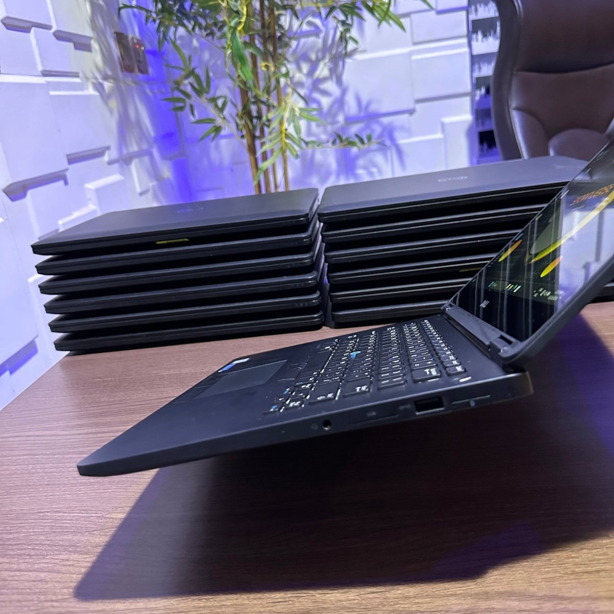 Dell Latitude E7470 - 6th Gen. Intel Core i5 - 256GB SSD - 8GB RAM - HDMI - Touchscreen