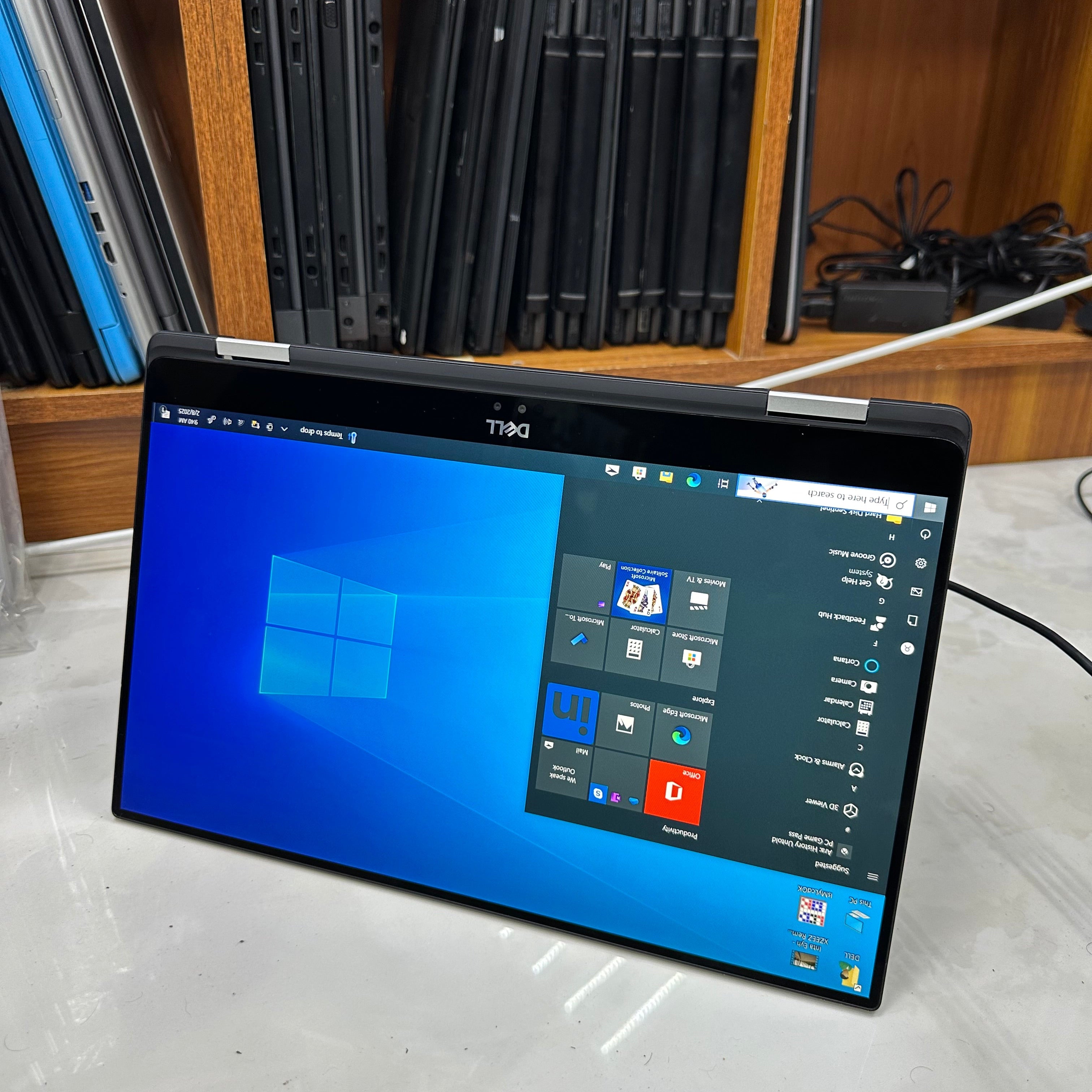 Dell XPS 15 9575 2-in-1 | 8th Gen Core i5 | 8GB RAM | 512GB SSD | 4GB Graphics | Touchscreen | Backlit Keyboard