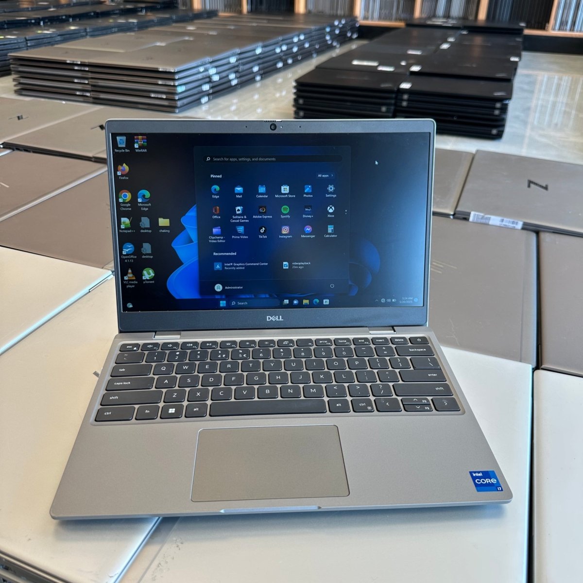 Dell Latitude 3320 - 11th Gen. Intel Core i7 - 256GB SSD - 8GB RAM - keyboard Light