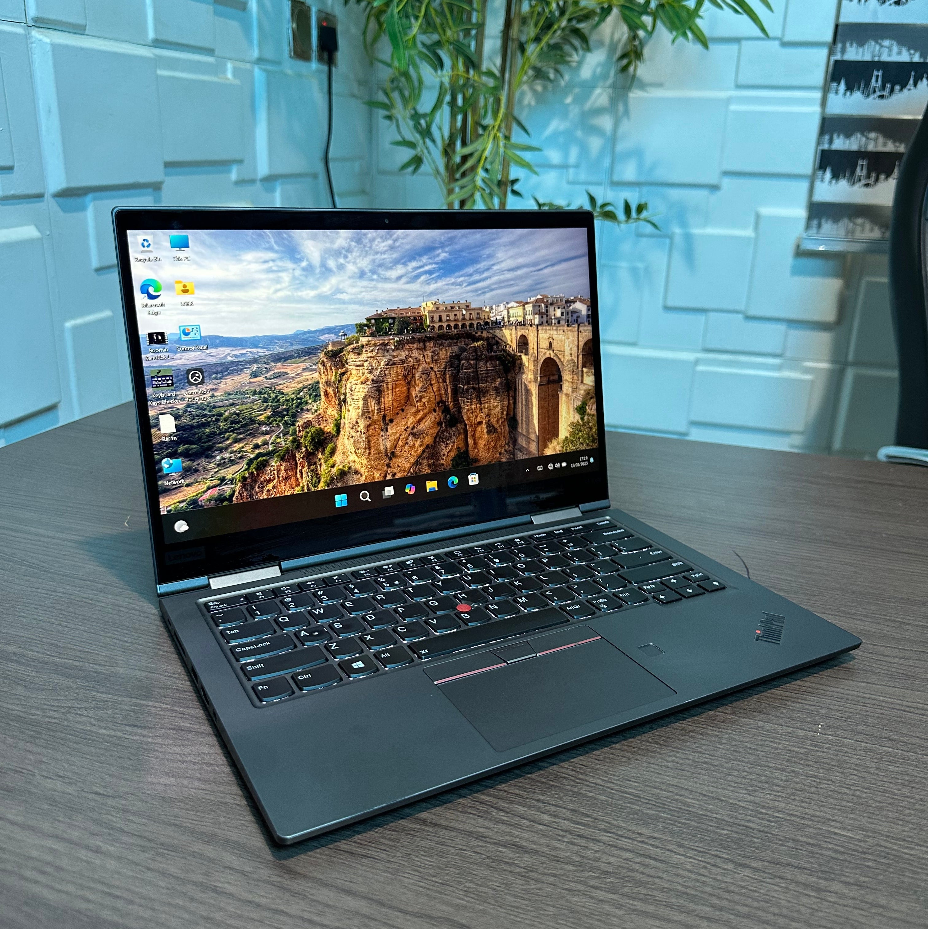 Lenovo ThinkPad X1 Yoga | 8th Gen Core i5 | 8GB RAM | 256GB SSD | Touchscreen | Backlit Keyboard