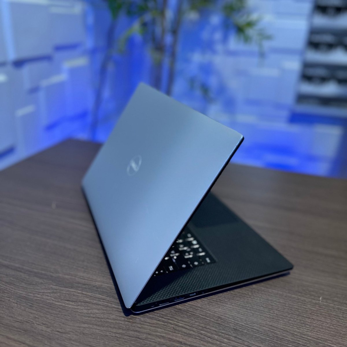 Dell Precision 5540 - 9th Gen. Intel Core i7 - 512GB SSD - 32GB RAM - 4GB Nvidia Quadro - Keyboard Light