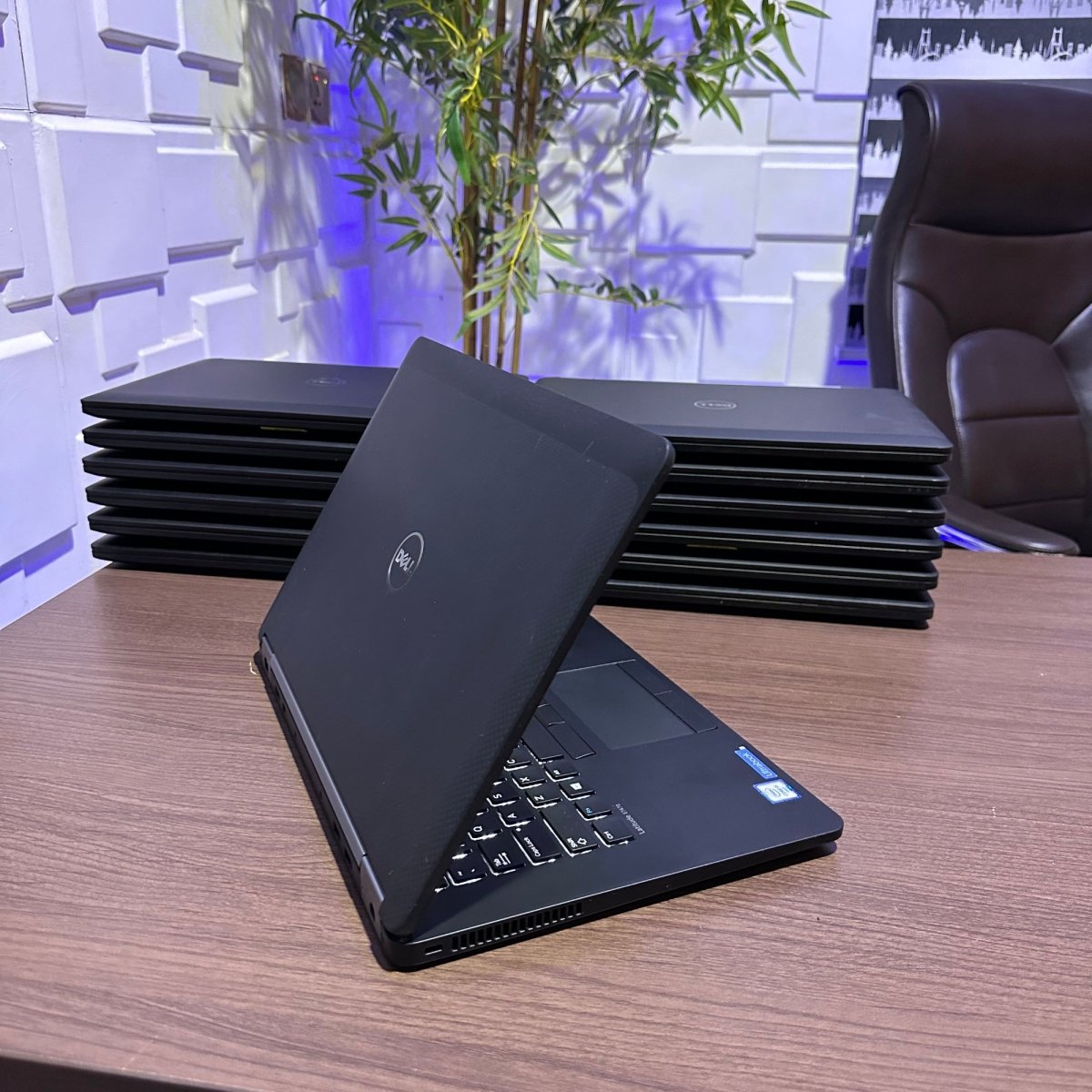 Dell Latitude E7470 - 6th Gen. Intel Core i5 - 256GB SSD - 8GB RAM - HDMI - Touchscreen