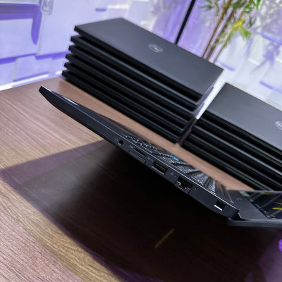 Dell Latitude 7490 - 8th Gen. Intel Core i7 - 256GB SSD - 16GB RAM - Keyboard Light