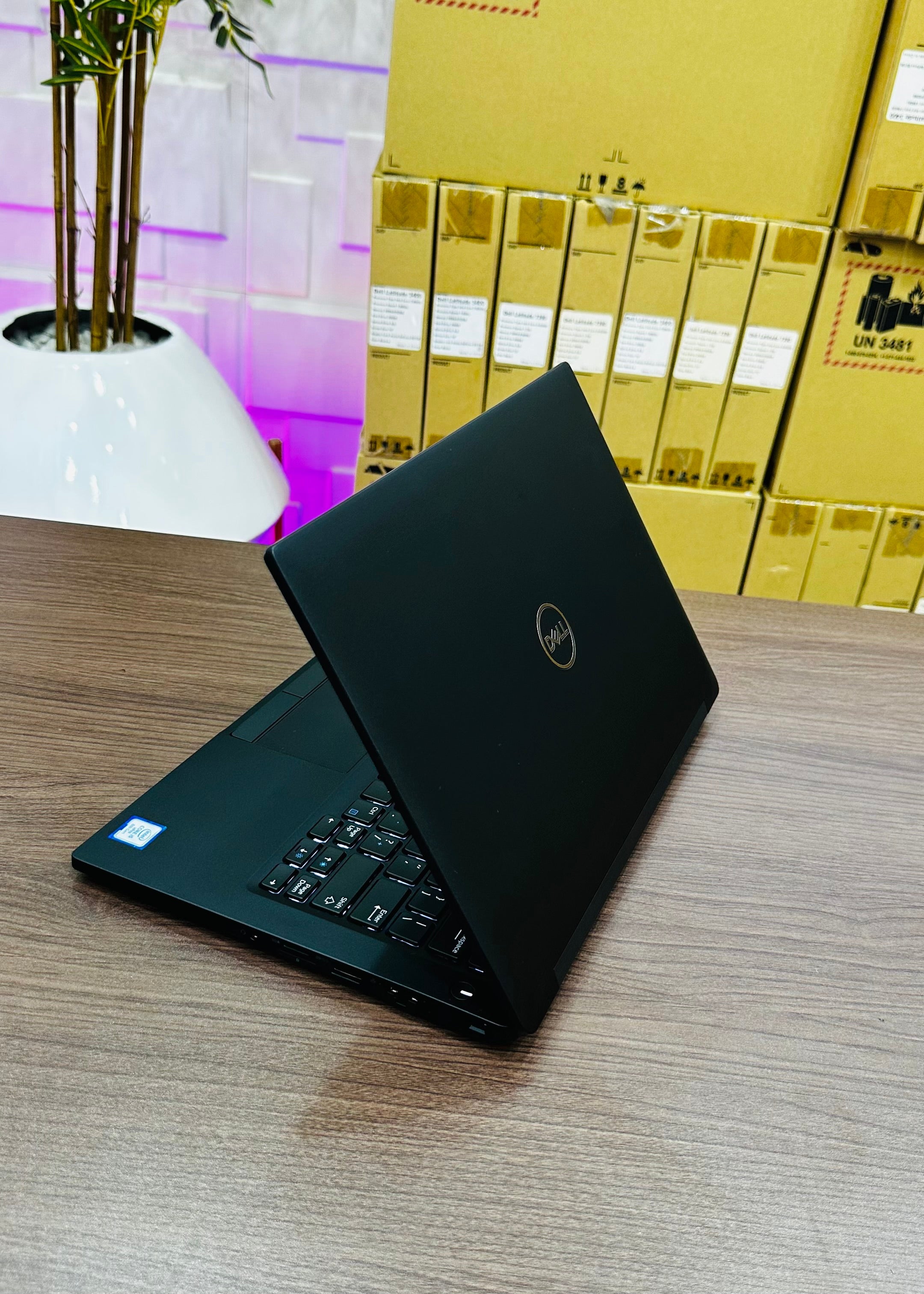 Dell Latitude 7380 - 7th Gen. Intel Core i5 - 256GB SSD - 8GB RAM - Keyboard Light