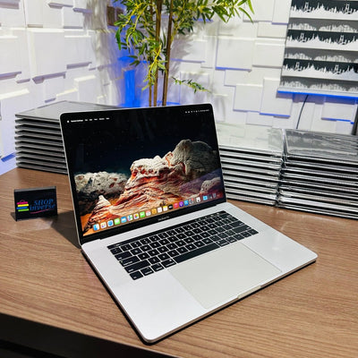 16 - inch Apple MacBook Pro 2019 - Intel Core i9 - 512GB SSD - 32GB RAM - 4GB Dedicated Graphics - Touch ID - Touch Bar - Keyboard Light