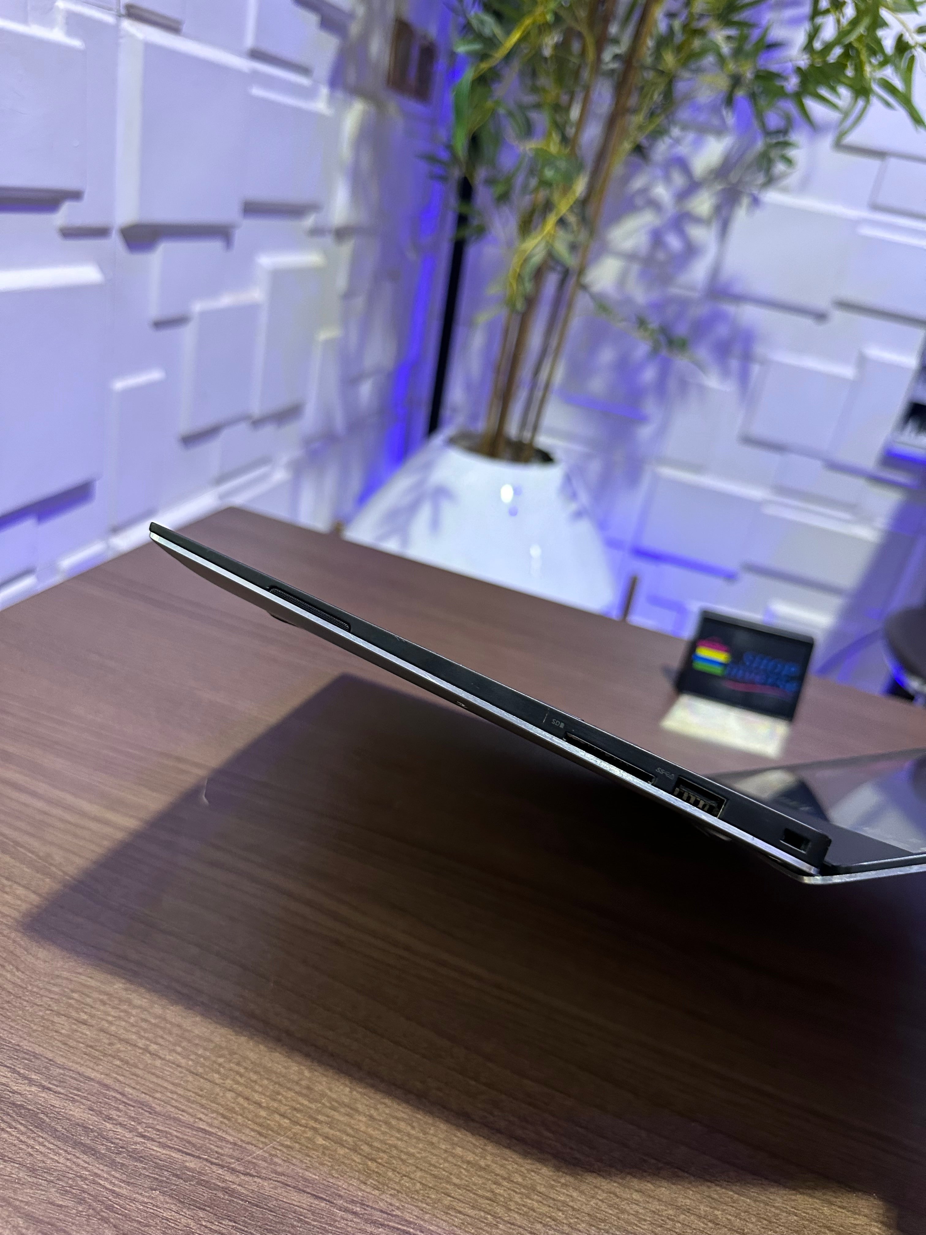 Dell XPS 13 9350 | 6th Gen Core i5 | 8GB RAM | 256GB SSD | Backlit Keyboard