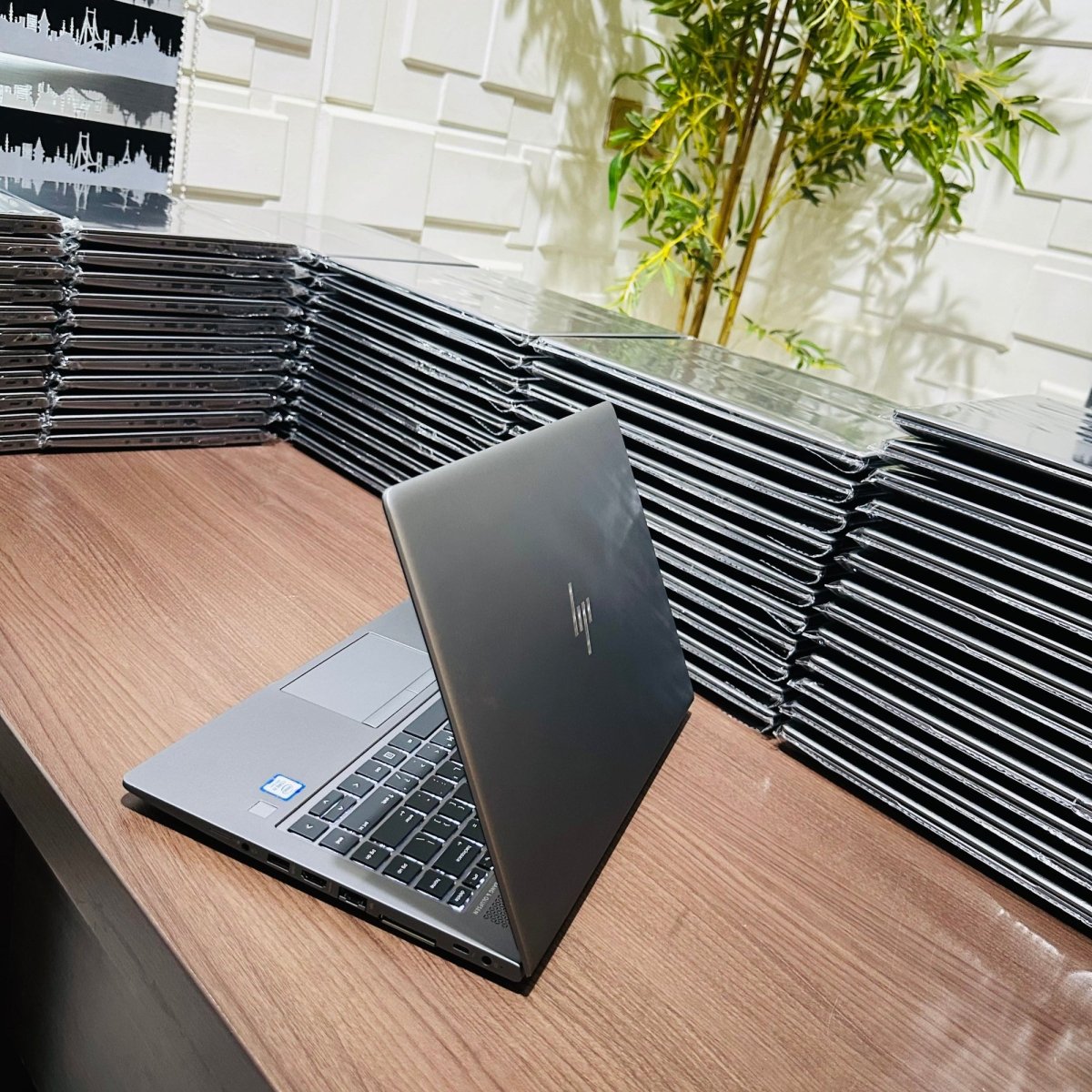 HP zBook 14u G6 - 8th Gen. Intel Core i7 - 256GB SSD - 16GB RAM - 4GB Dedicated Graphics - Keyboard Light