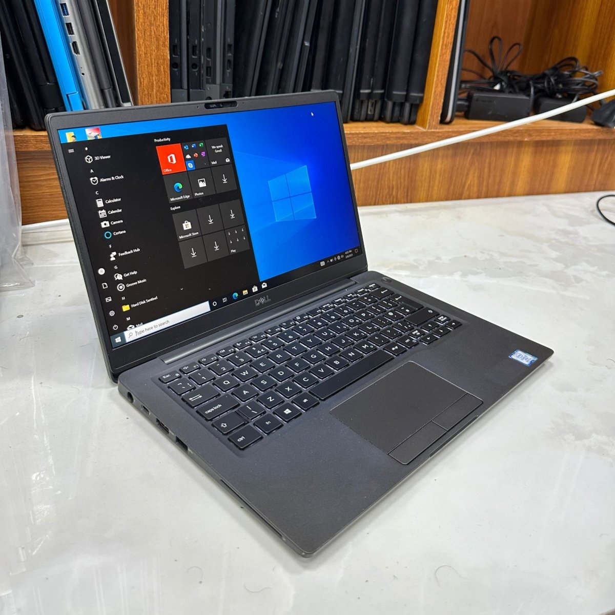 Dell Latitude 7400 - 8th Gen. Intel Core i5 - 256GB SSD - 16GB RAM - keyboard Light