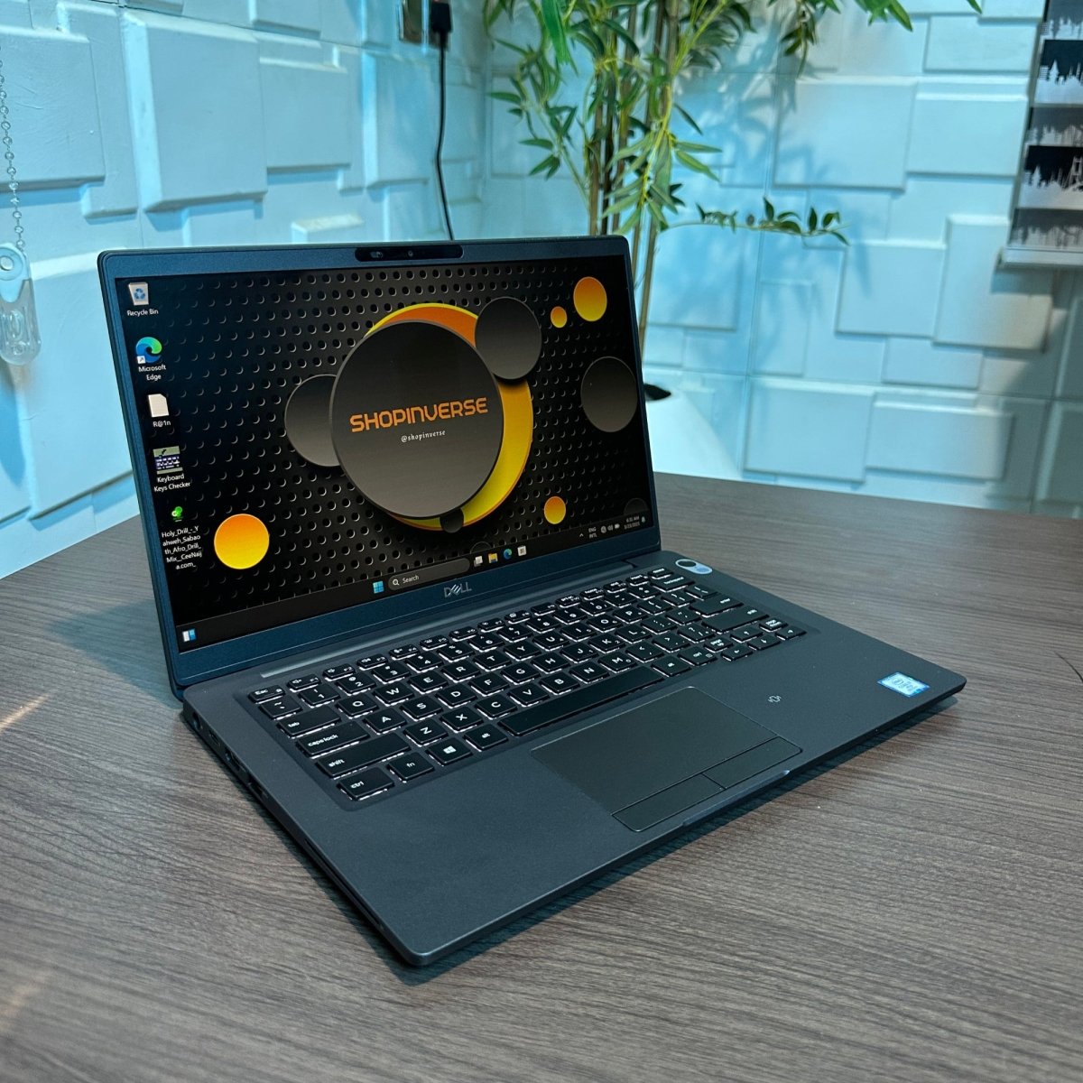 Dell Latitude 7400 - 8th Gen. Intel Core i5 - 256GB SSD - 16GB RAM - keyboard Light - Touchscreen