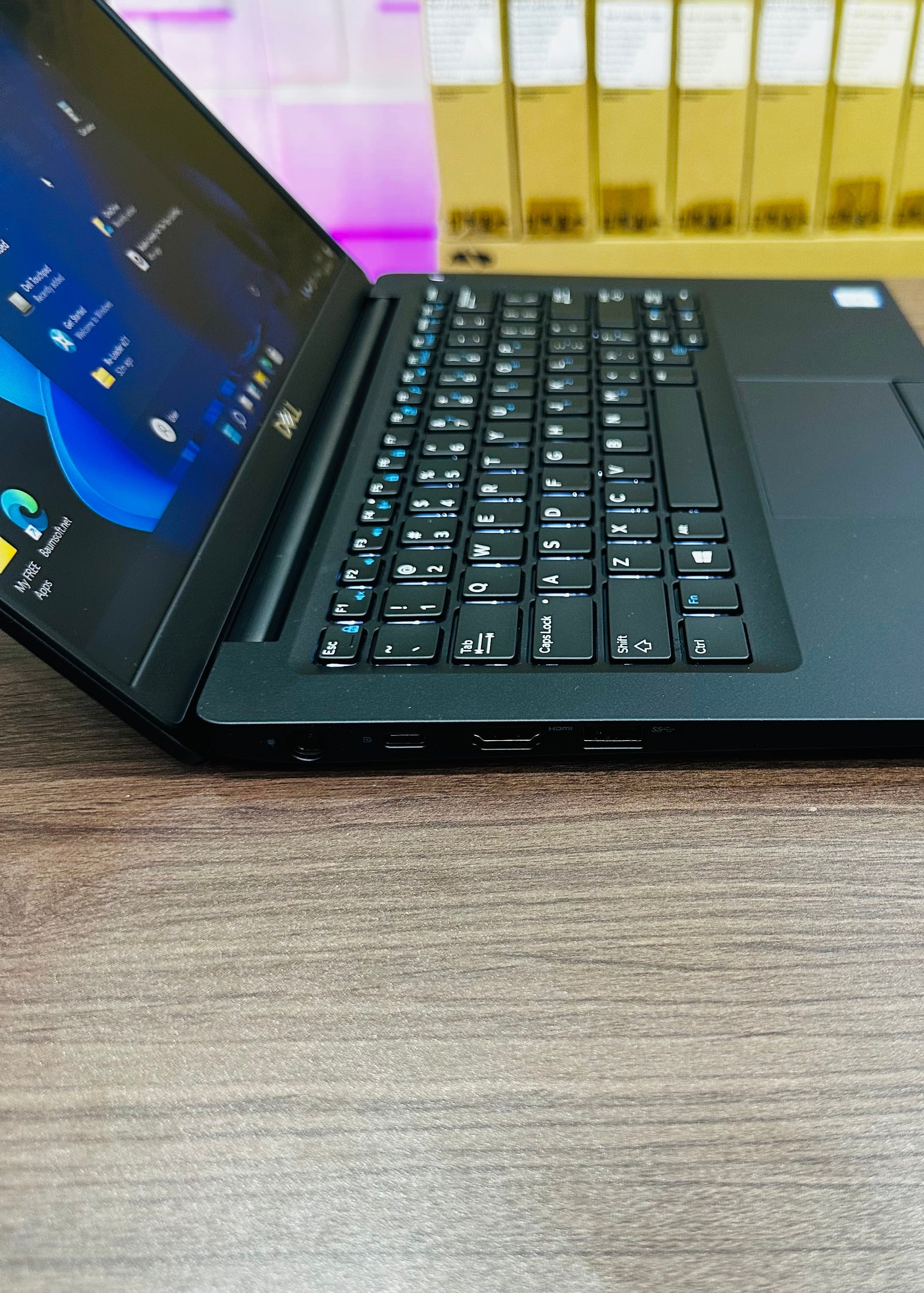 Dell Latitude 7380 - 7th Gen. Intel Core i5 - 256GB SSD - 8GB RAM - Keyboard Light