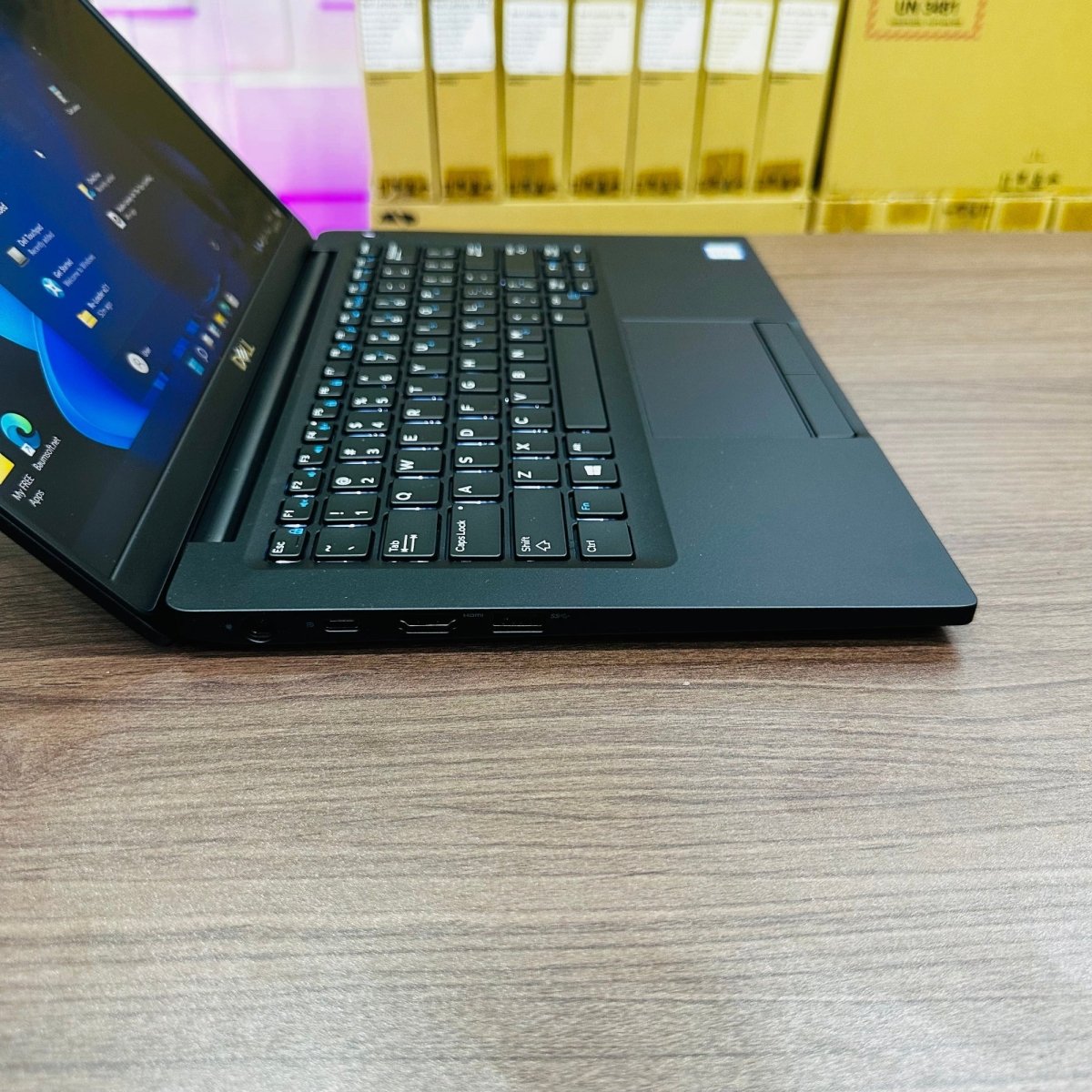 Dell Latitude 7290 - 8th Gen. Intel Core i7 - 256GB SSD - 16GB RAM - Keyboard Light