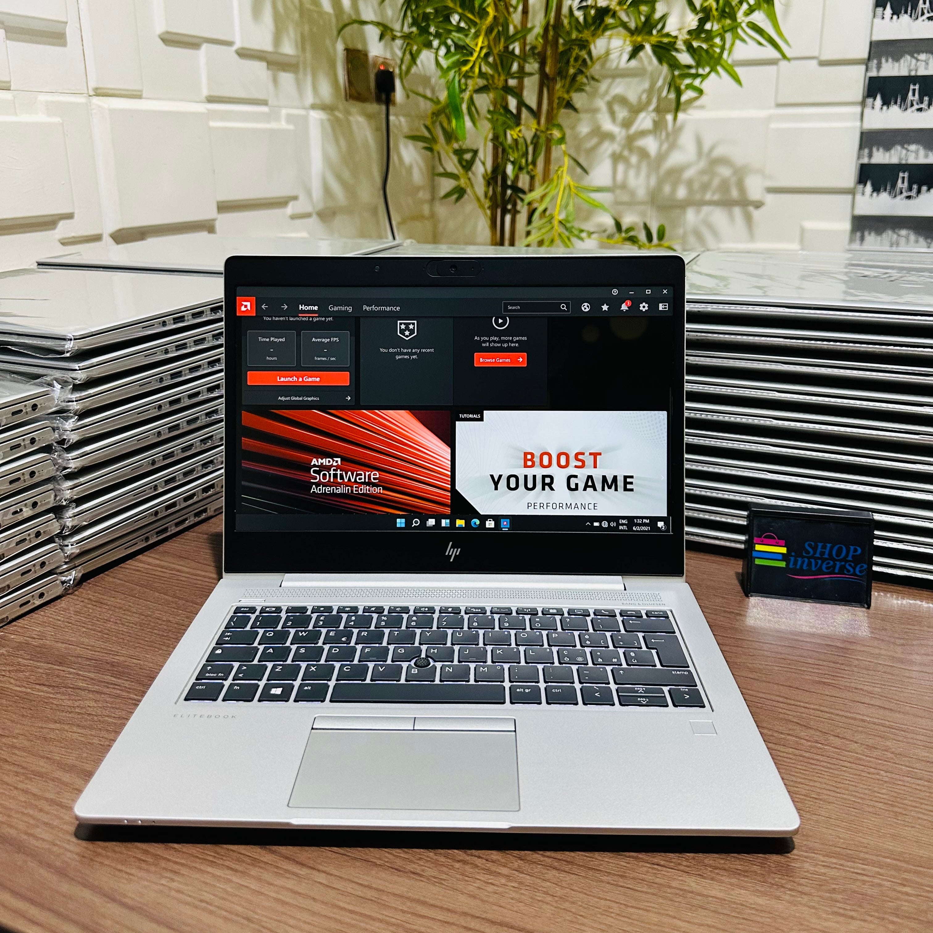 HP EliteBook 735 G5 | AMD Ryzen 5 Pro 2500U | 8GB RAM | 256GB SSD | 1GB Dedicated Graphics | Full HD | Backlit Keyboard